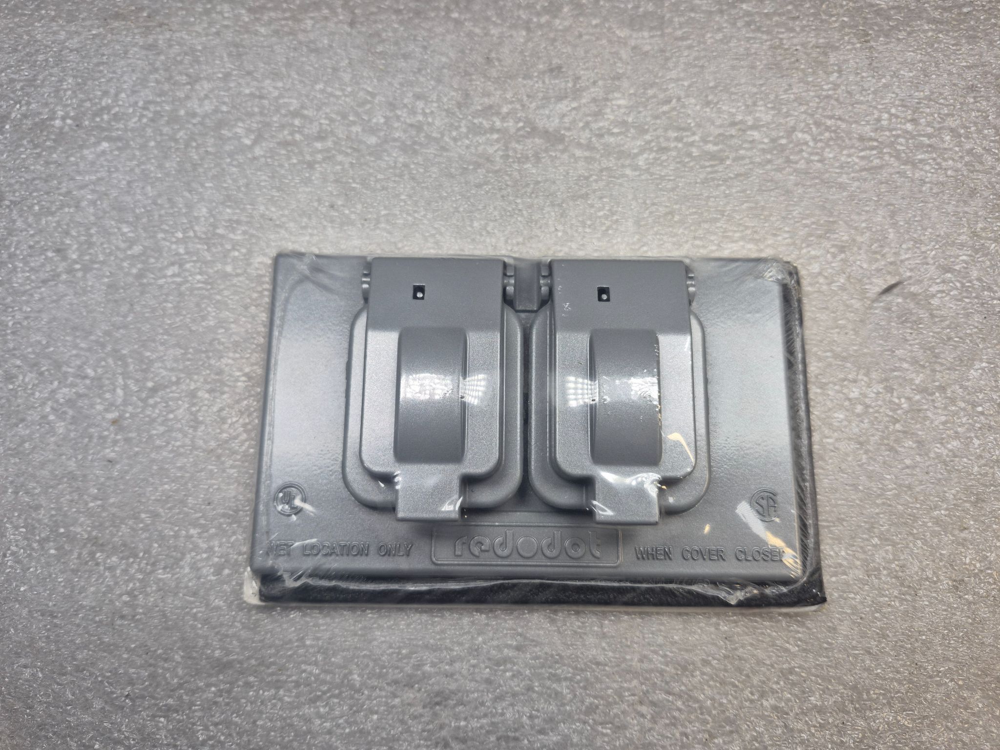 RED DOT CCD 2-Gang Weatherproof Duplex Receptacle Cover NEW 1