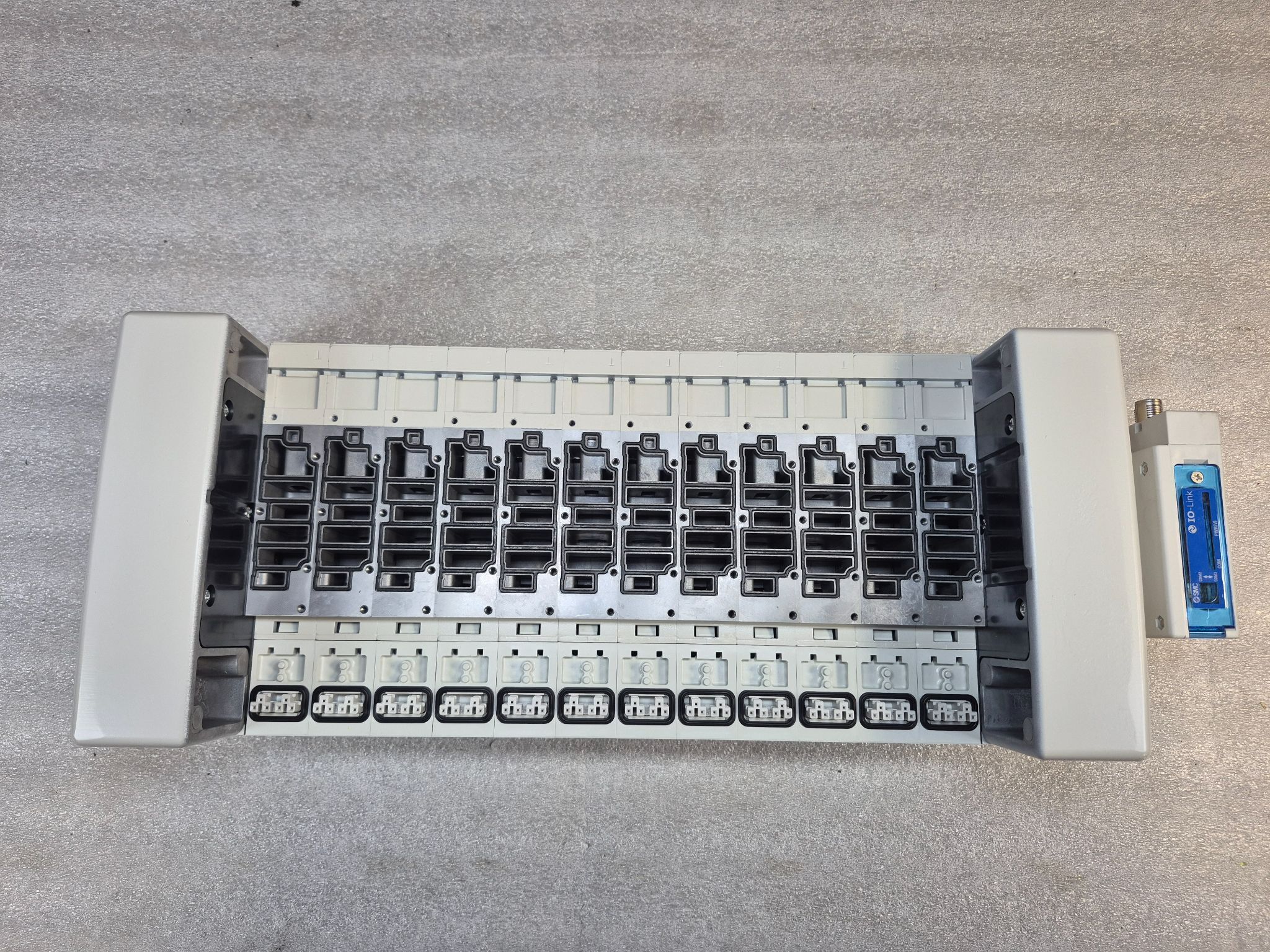 SMC VV5QC41-1203TSKAN 12‑Station VQC4000 Pneumatic Valve Manifold NEW 1