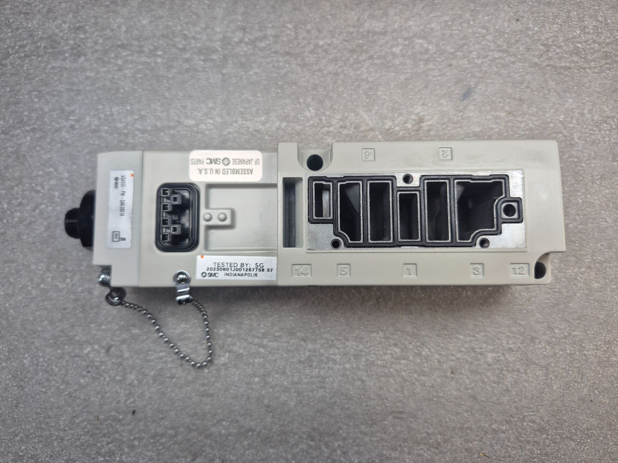 SMC VQ4000-PW-DAK00314 Valve Manifold Sub-Base 3 Station NEW 0