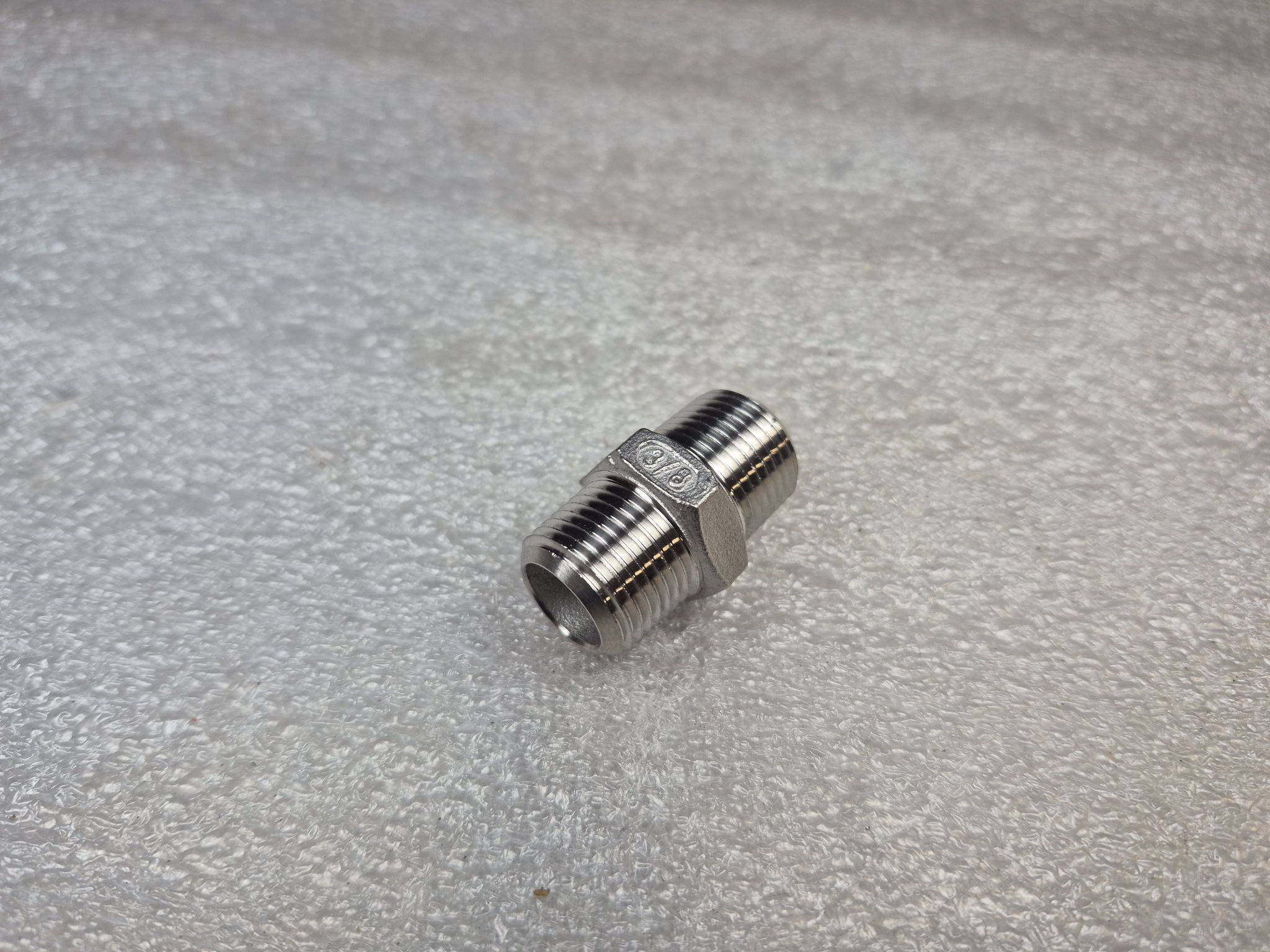 REGIONAL HOSE 122-C-SS 3/8" 316 SS Hex Nipple NEW (4-Pack) 0