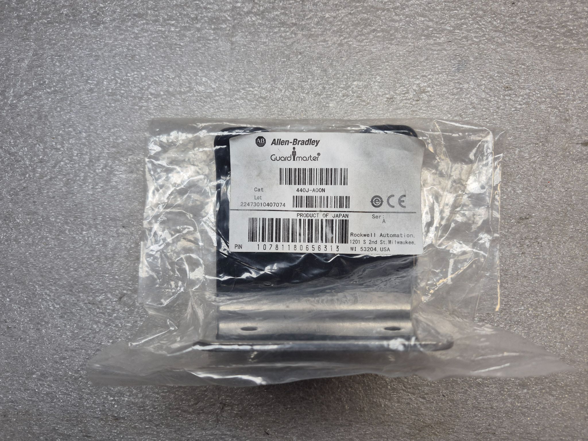 ALLEN BRADLEY 440J-A00N Guardmaster Safety Switch Mounting Bracket NEW 0