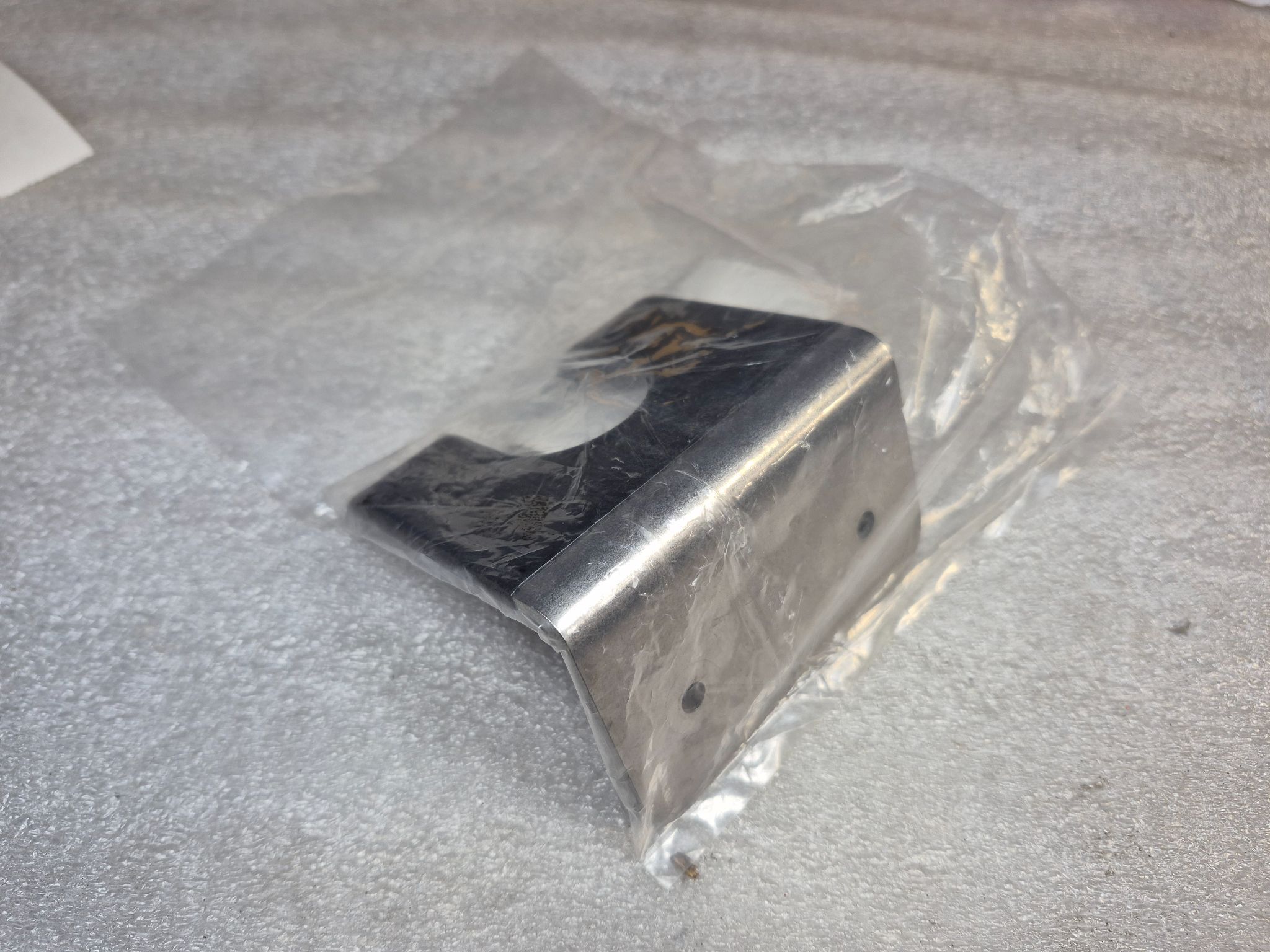 ALLEN BRADLEY 440J-A00N Guardmaster Safety Switch Mounting Bracket NEW 1