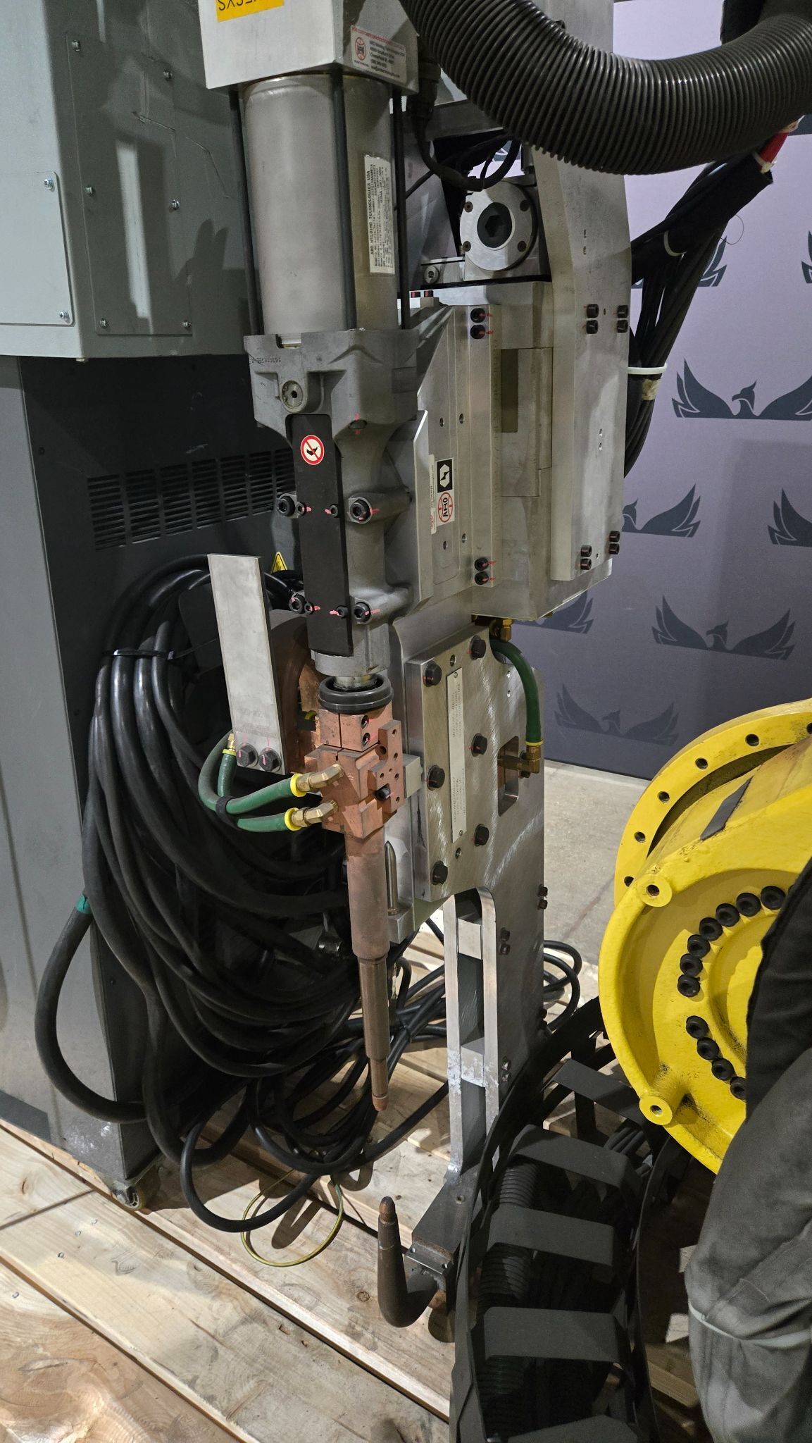 FANUC R-2000iB/210F Complete Robot With R-30iA Controller & WT6000 Inverter USED 2