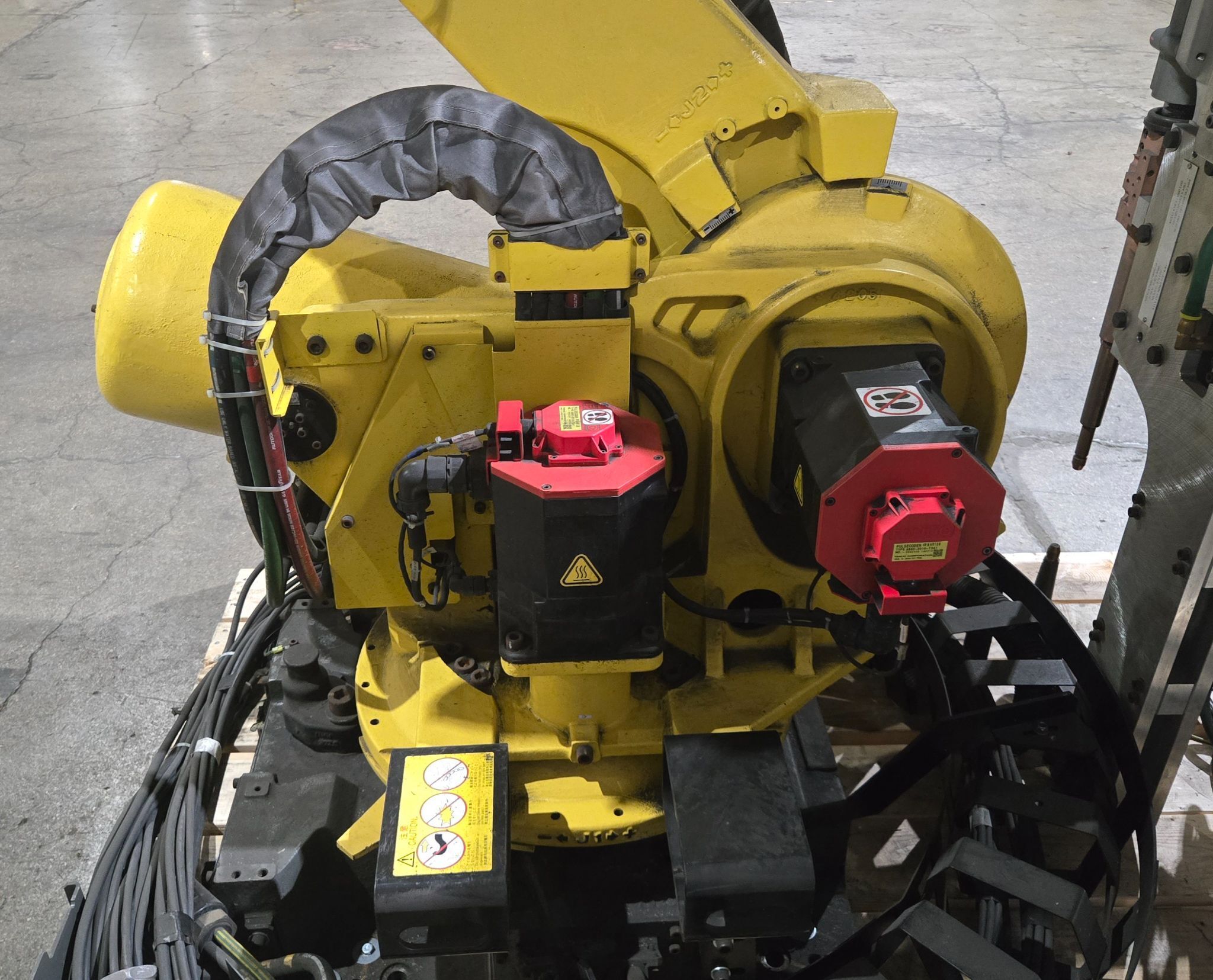 FANUC R-2000iB/210F Complete Robot With R-30iA Controller & WT6000 Inverter USED 7