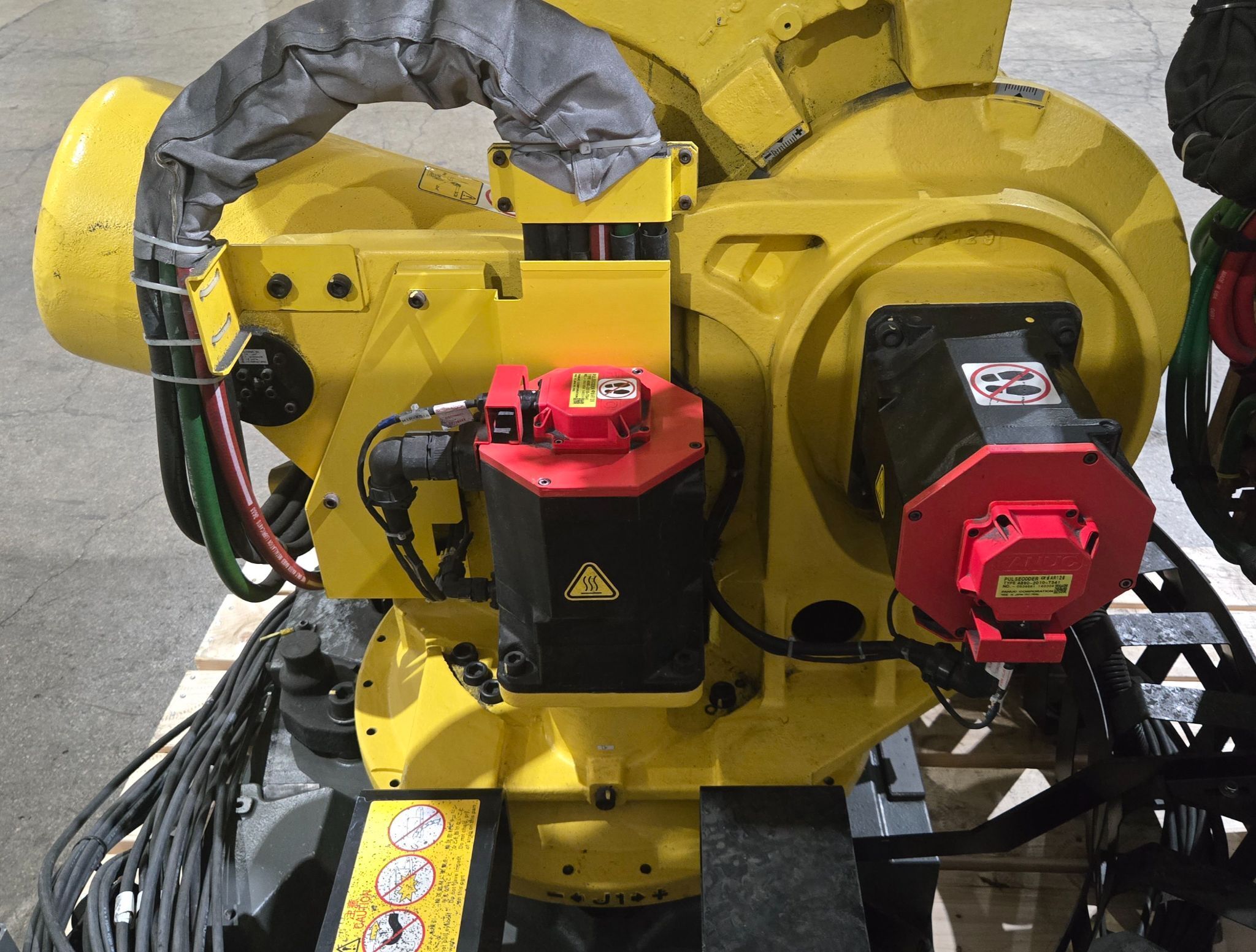 FANUC R-2000iB/210F Complete With R-30iA Controller & WT6000 Inverter USED 7