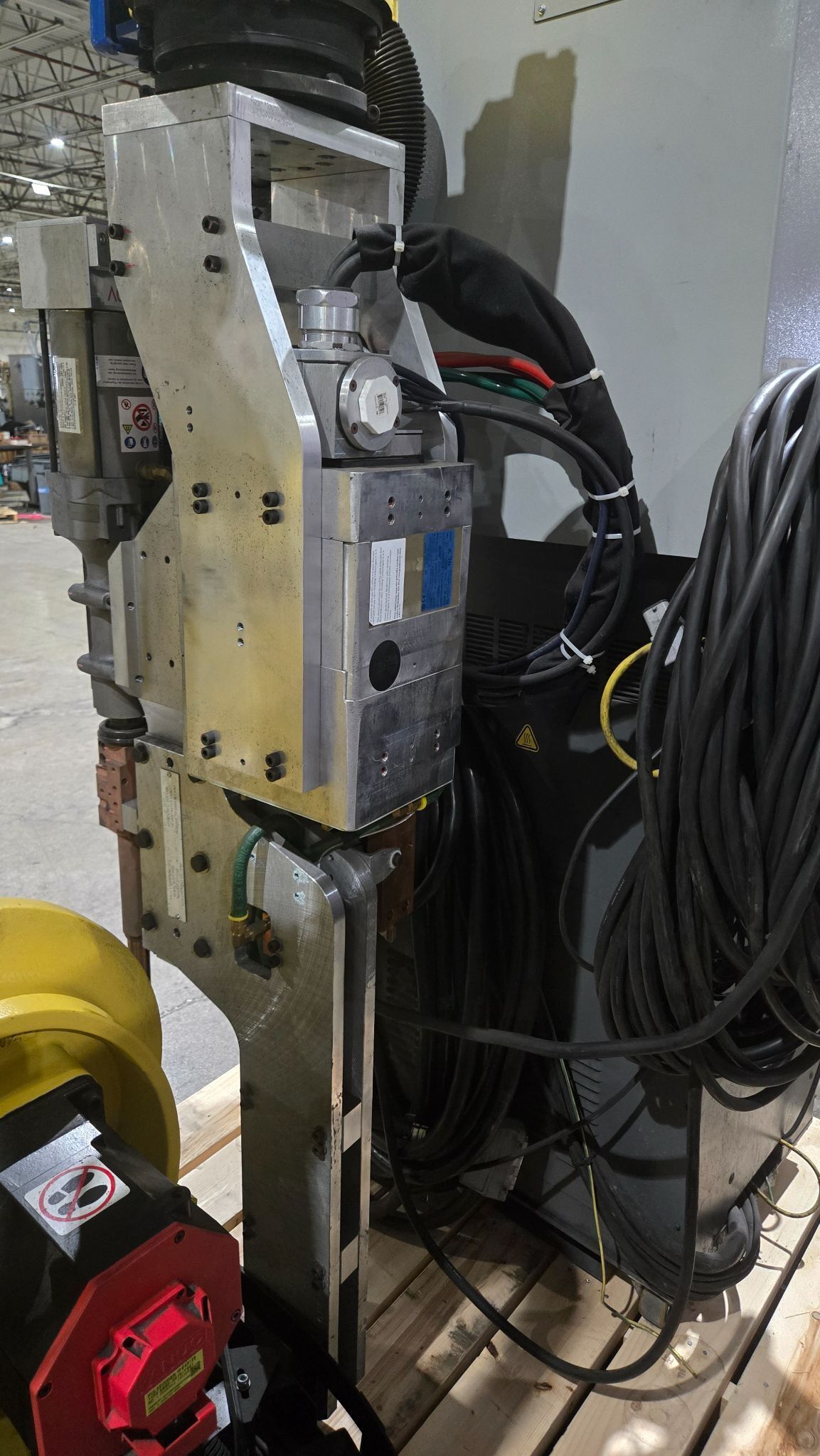FANUC R-2000iB/210F Complete with R-30iA Controller & WT6000 Inverter USED 3