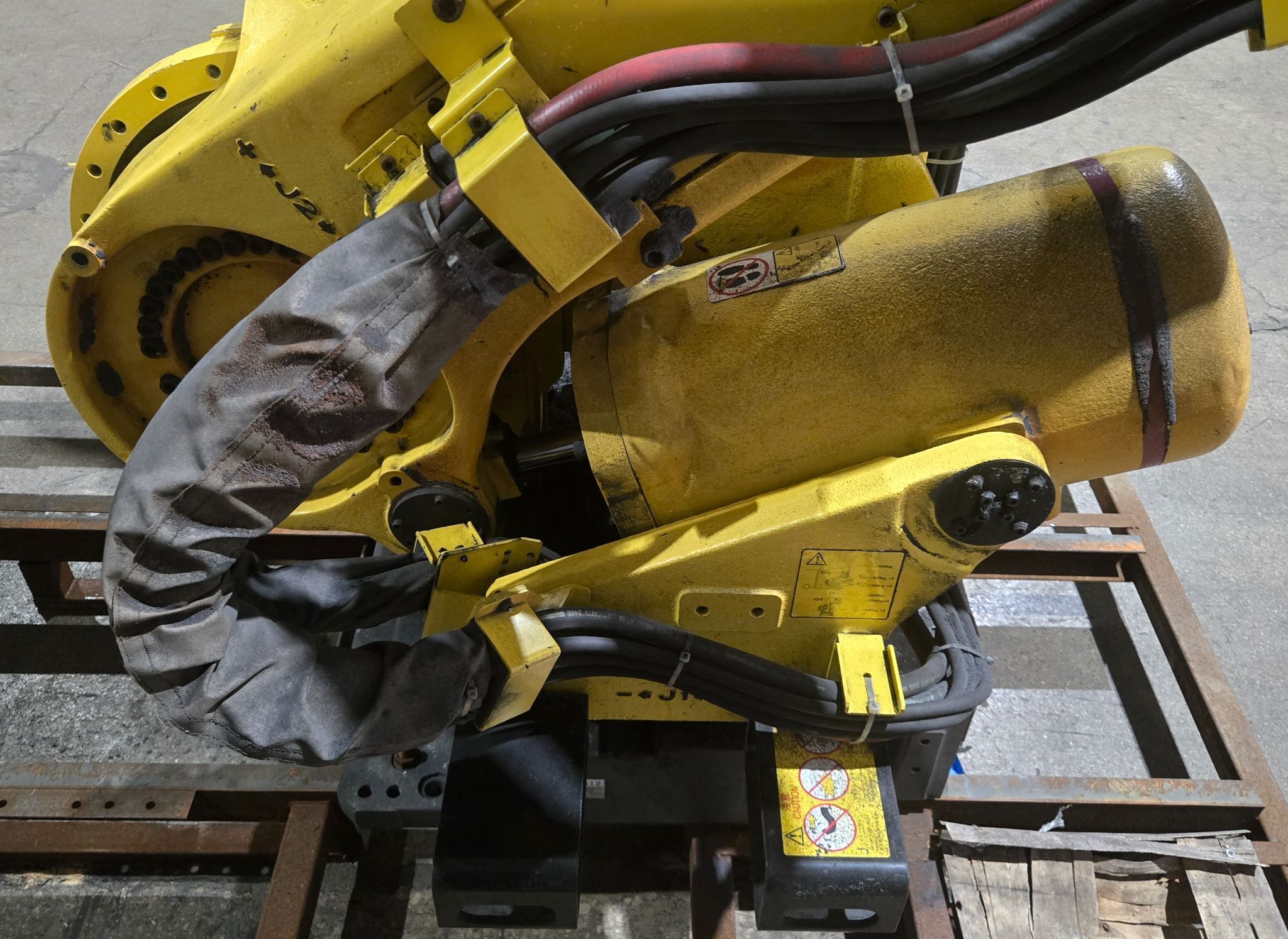 Fanuc R-2000iB/210F Complete with R-30iB Controller & WTC MFDC Inverter USED 6