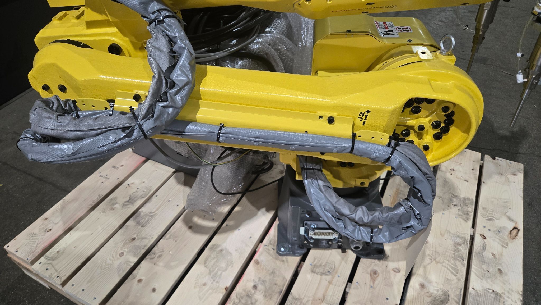 FANUC M‑20iA/35M with R‑30iB Plus Controller USED 3
