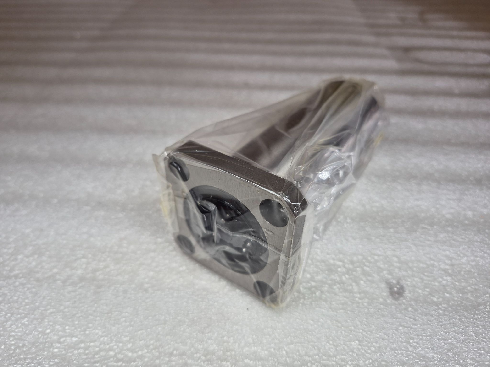 THK LMK30LUU Square Flanged Linear Bushing 30mm ID x 45mm OD NEW 1