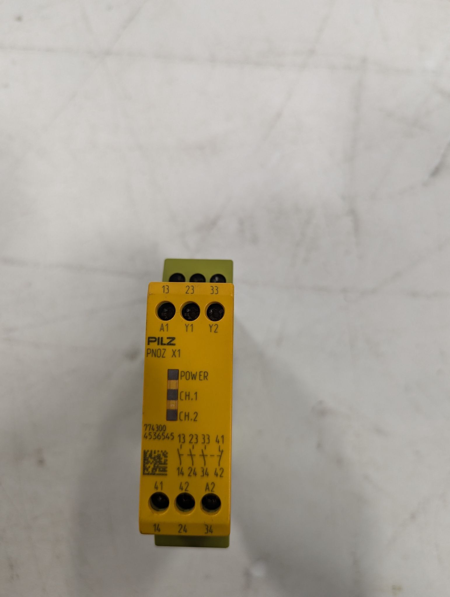 PILZ PNOZ X1 24VAC/DC 3n/O 1N/C SAFETY RELAY 774300 USED 0