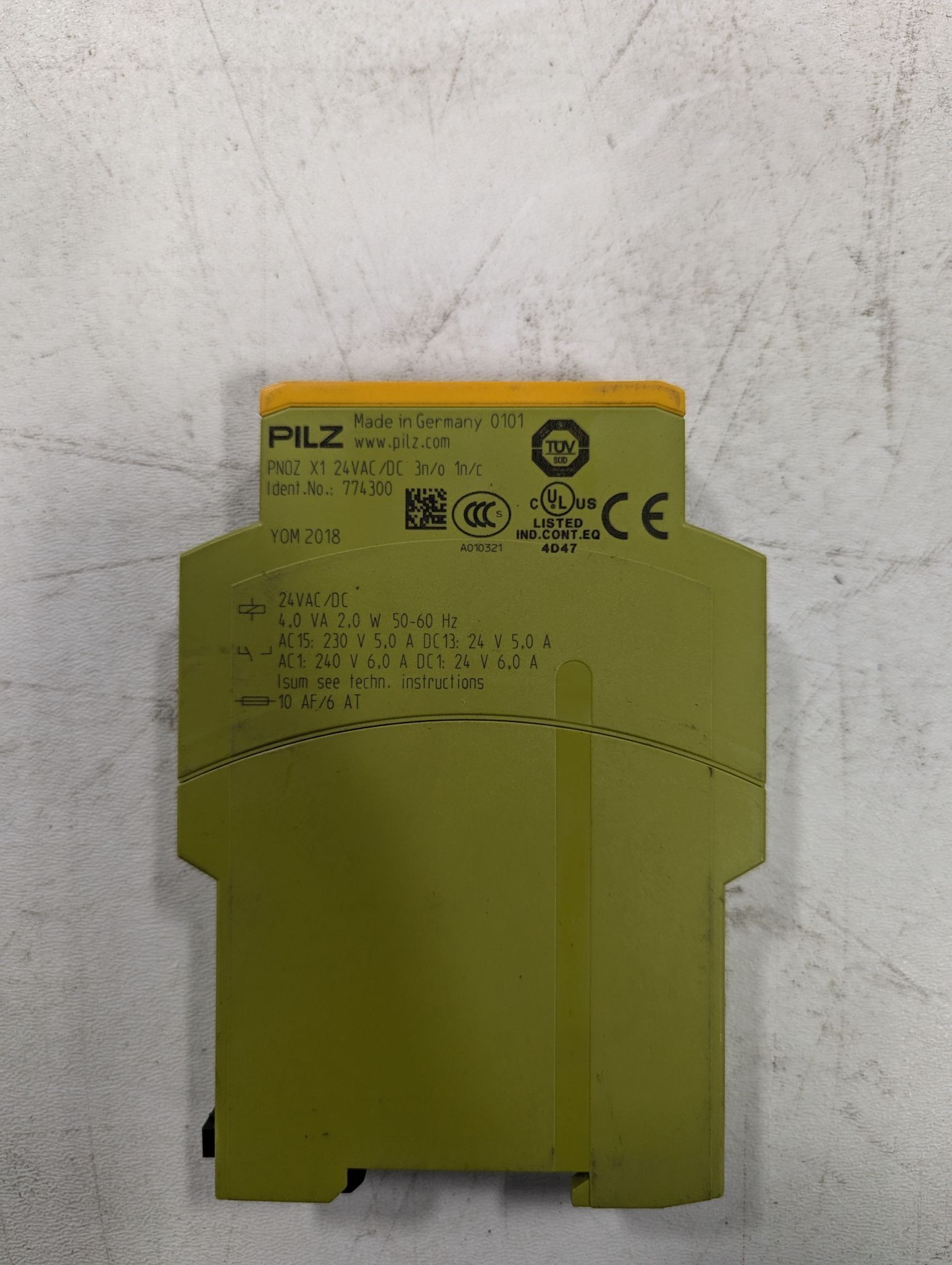 PILZ PNOZ X1 24VAC/DC 3n/O 1N/C SAFETY RELAY 774300 USED 2