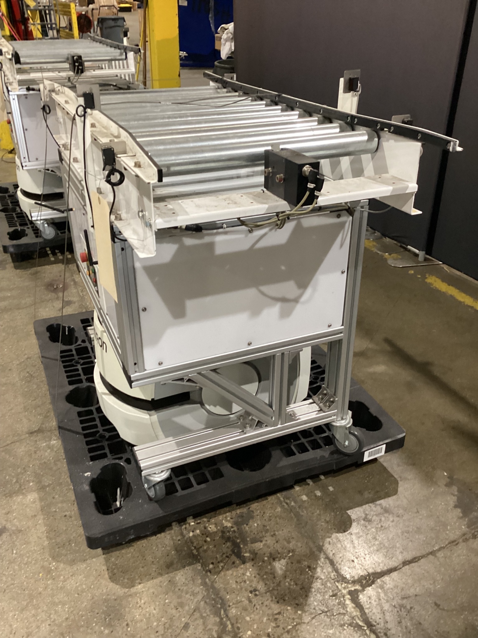 Omron LD-90X Autonomous Mobile Robot with Conveyor Transfer Module USED 4