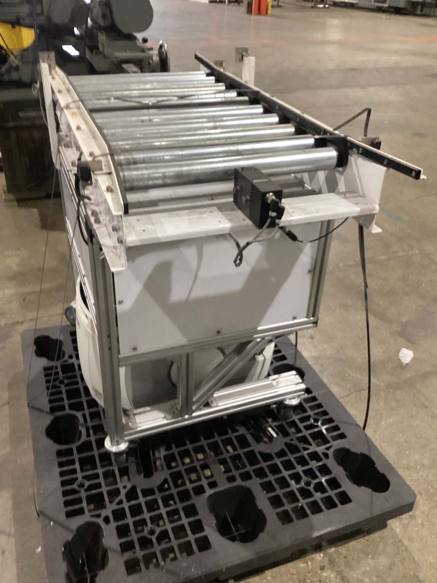 Omron LD-90X Autonomous Mobile Robot with Conveyor Transfer Module USED 1