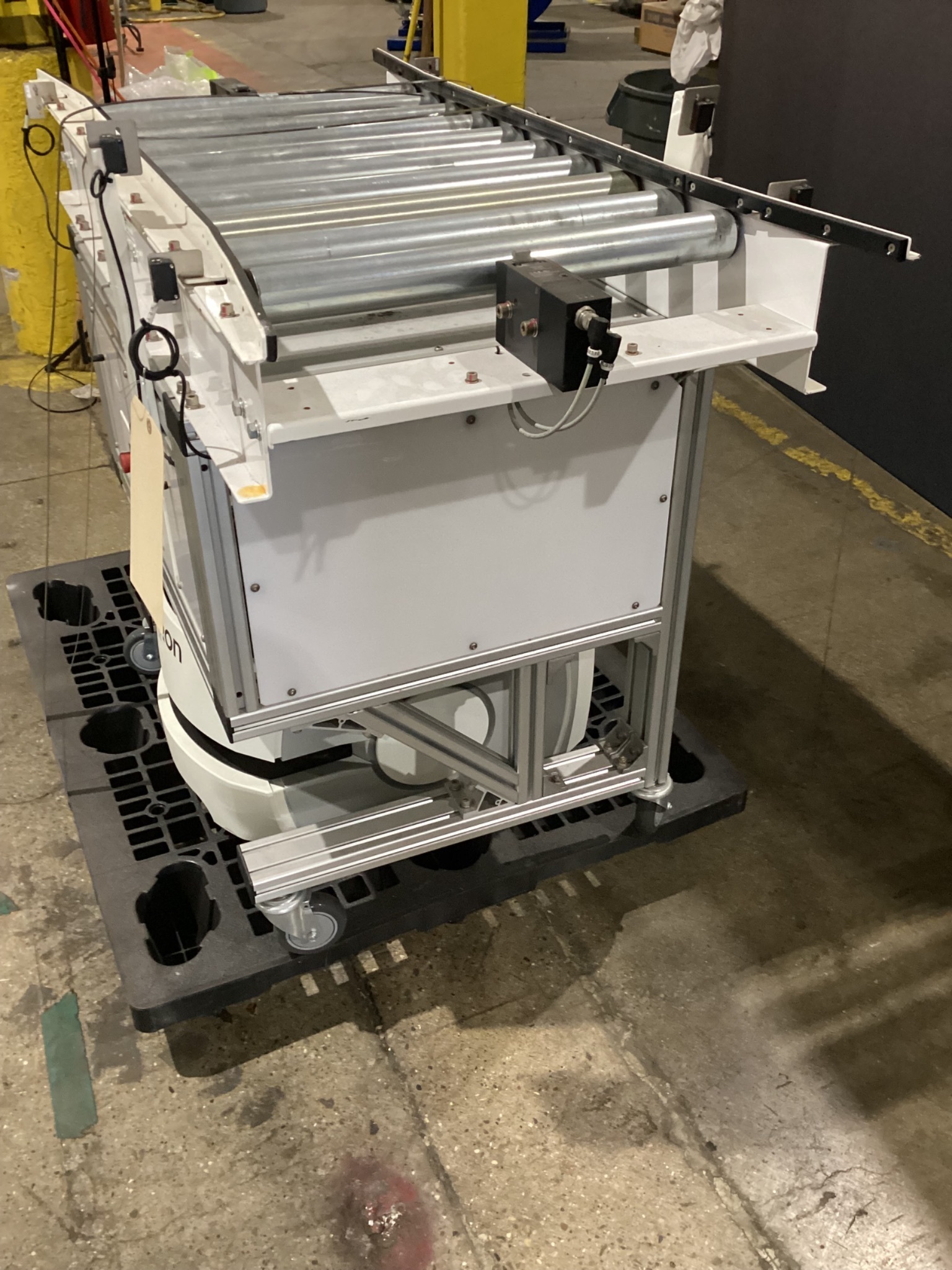 Omron LD-90X Autonomous Mobile Robot with Conveyor Transfer Module USED 2