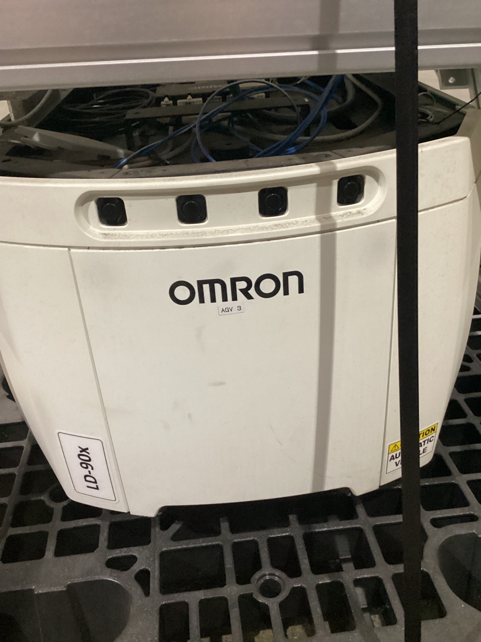 Omron LD-90X Autonomous Mobile Robot with Conveyor Transfer Module USED 4