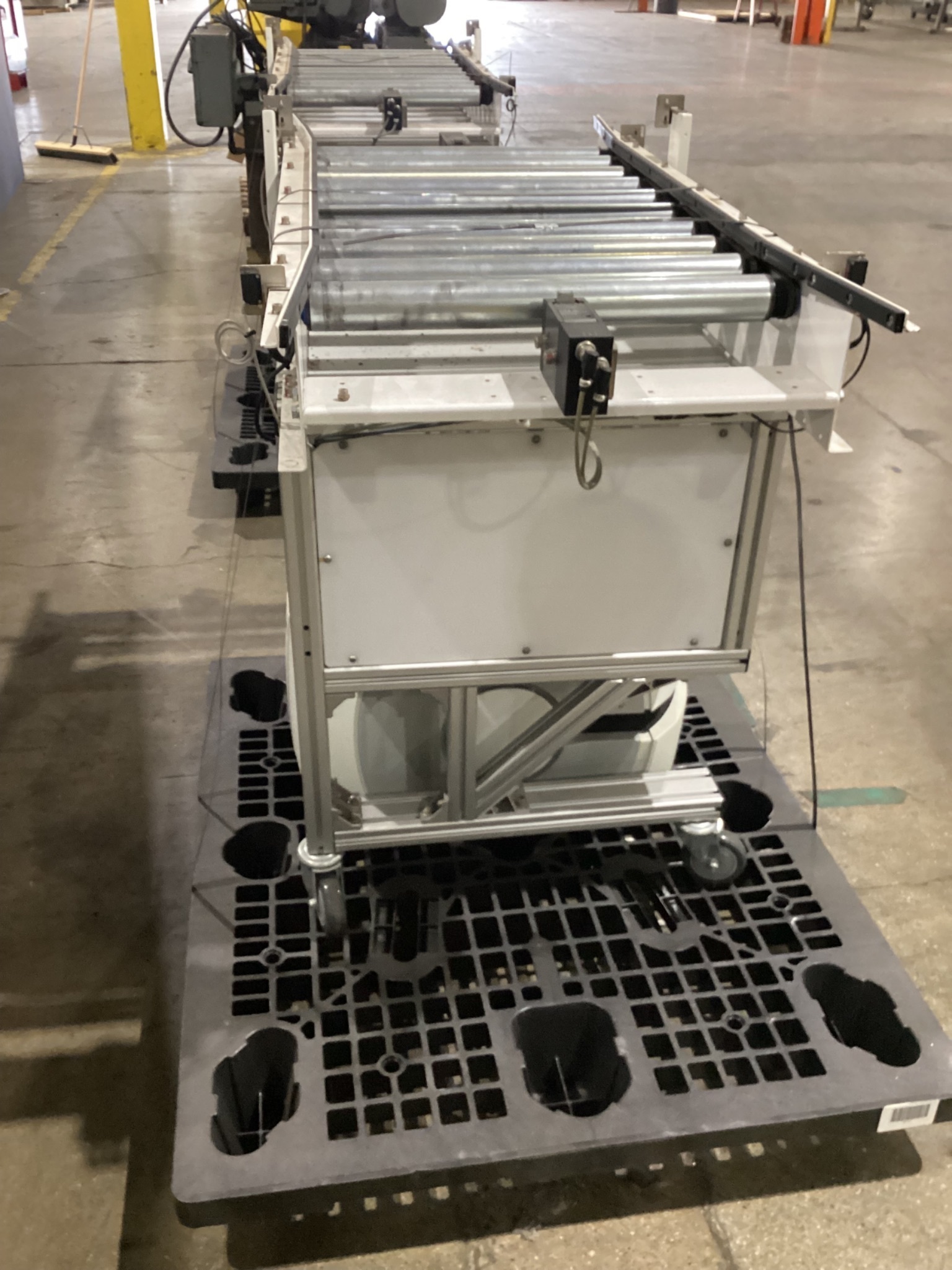 Omron LD-90X Autonomous Mobile Robot with Conveyor Transfer Module USED 5