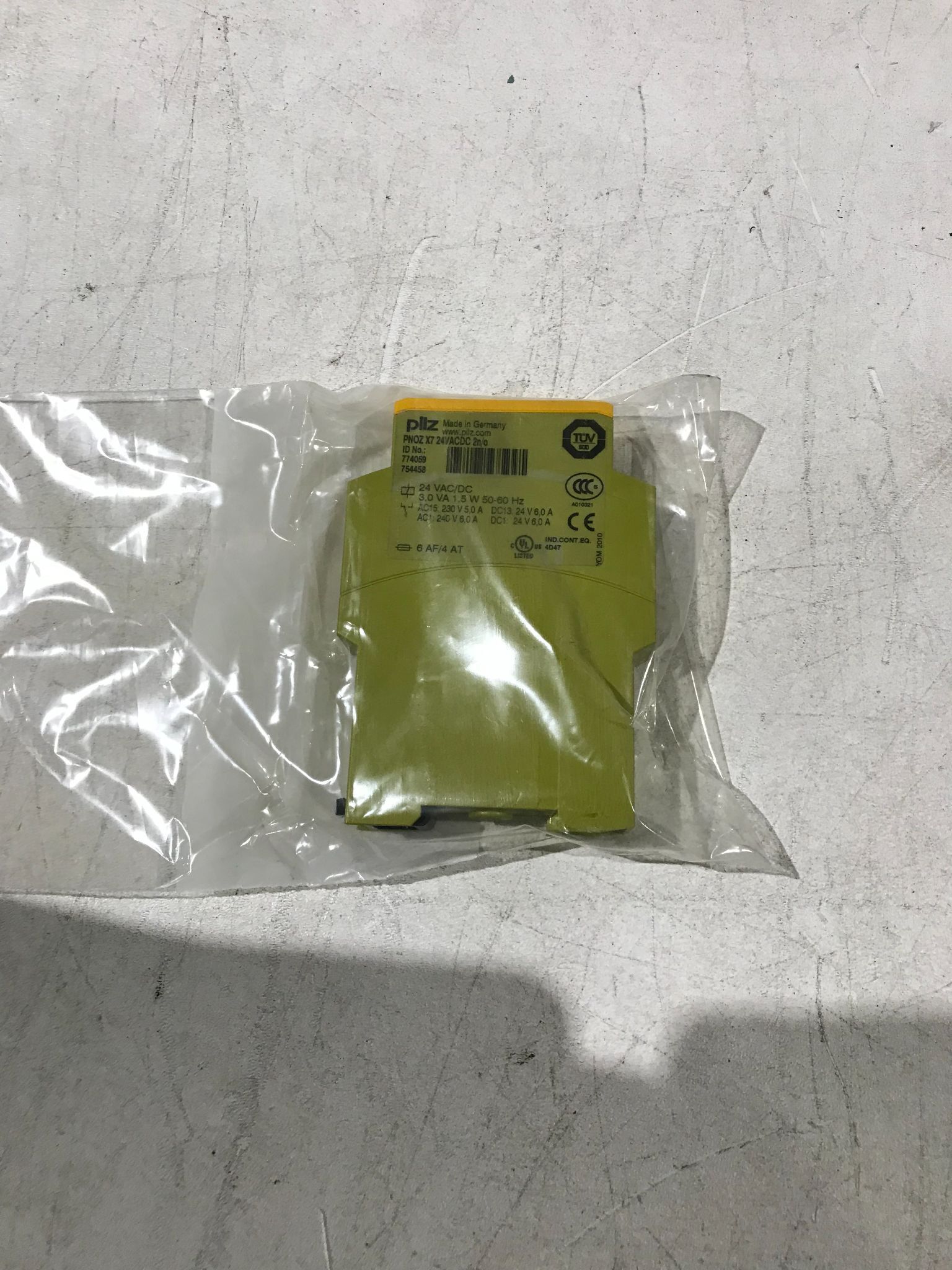 PILZ PNOZX7 Safety Relay 774059 NEW 1