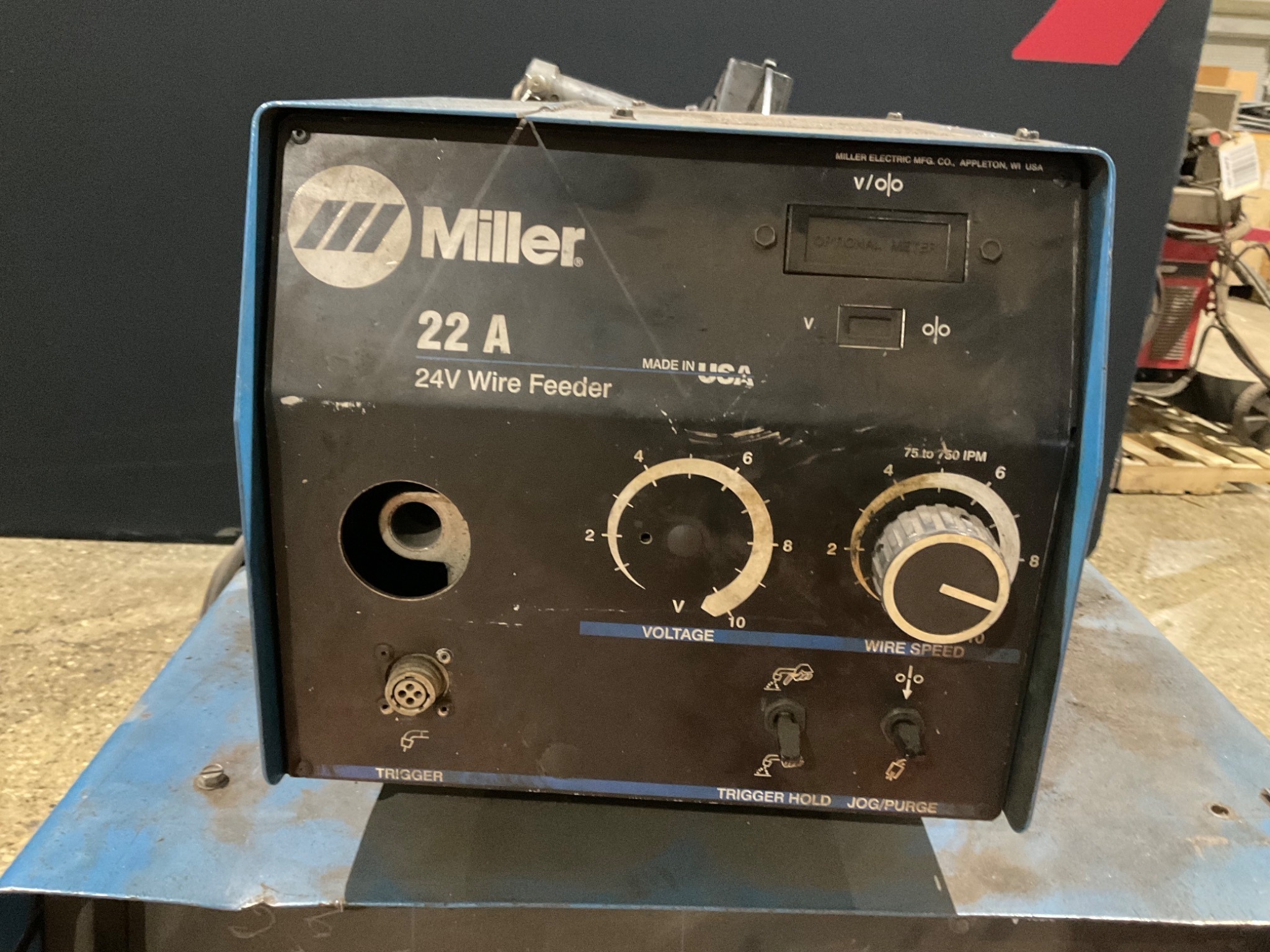 MILLER DELTAWELD 302 CV/DC WELDER USED 7