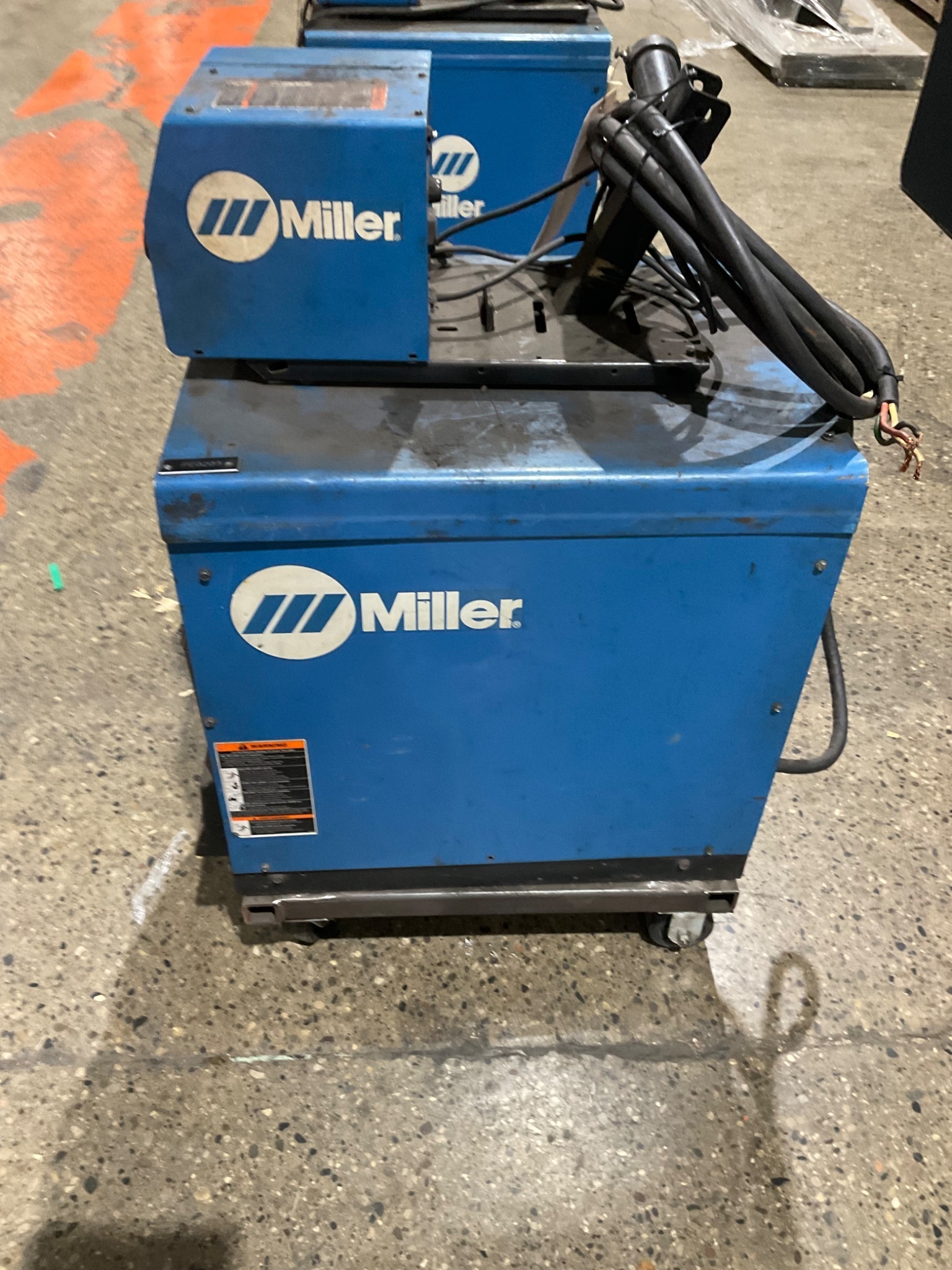 MILLER DELTAWELD 302 CV/DC WELDER USED 0
