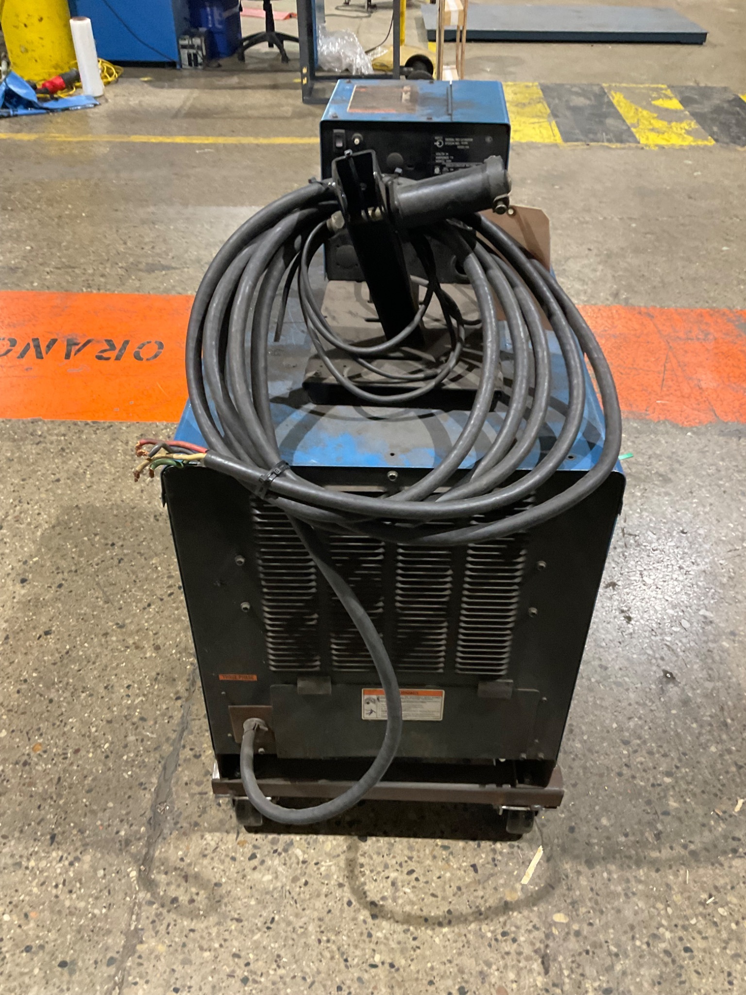 MILLER DELTAWELD 302 CV/DC WELDER USED 1