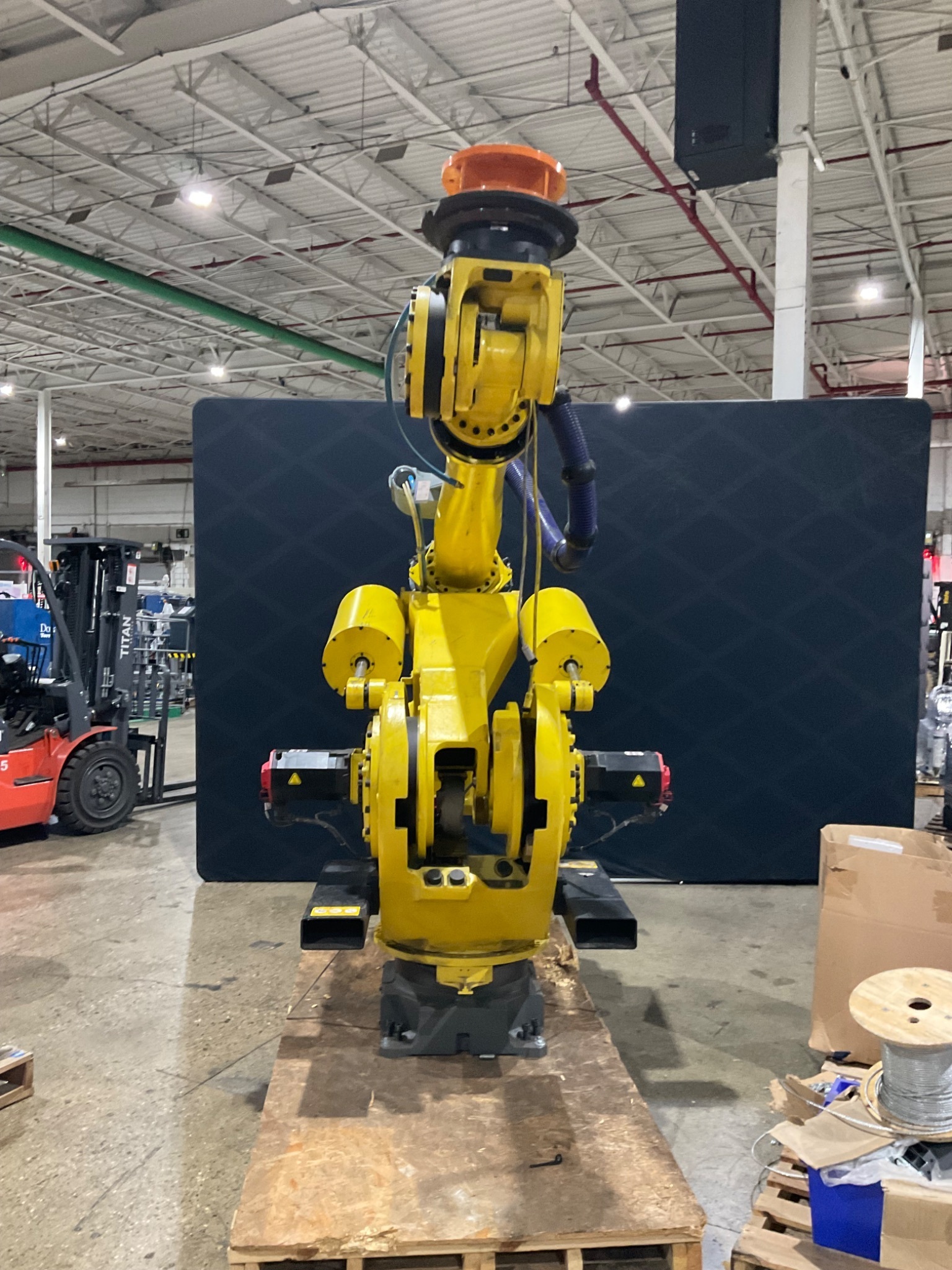 Fanuc M-900iA/400L Robot With Leoni Dress Pack W/ Controller and Pendant 0