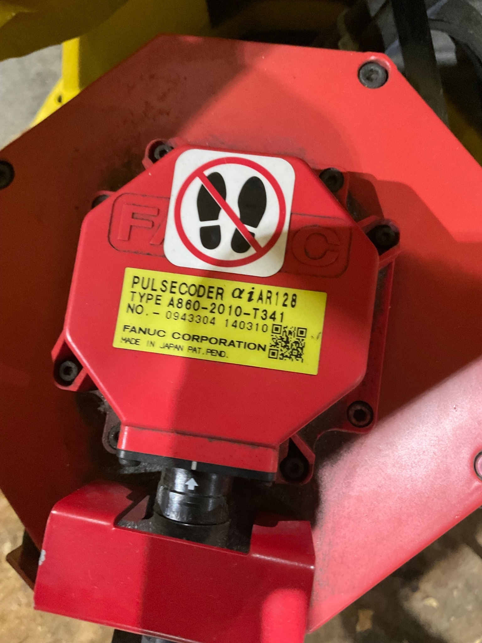 Fanuc M-900iA/400L Robot With Leoni Dress Pack W/ Controller and Pendant 6