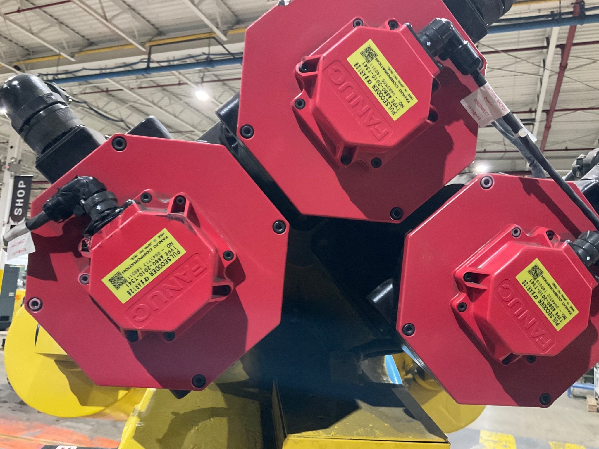 Fanuc M-900iA/400L Robot With Leoni Dress Pack USED ARM ONLY 7