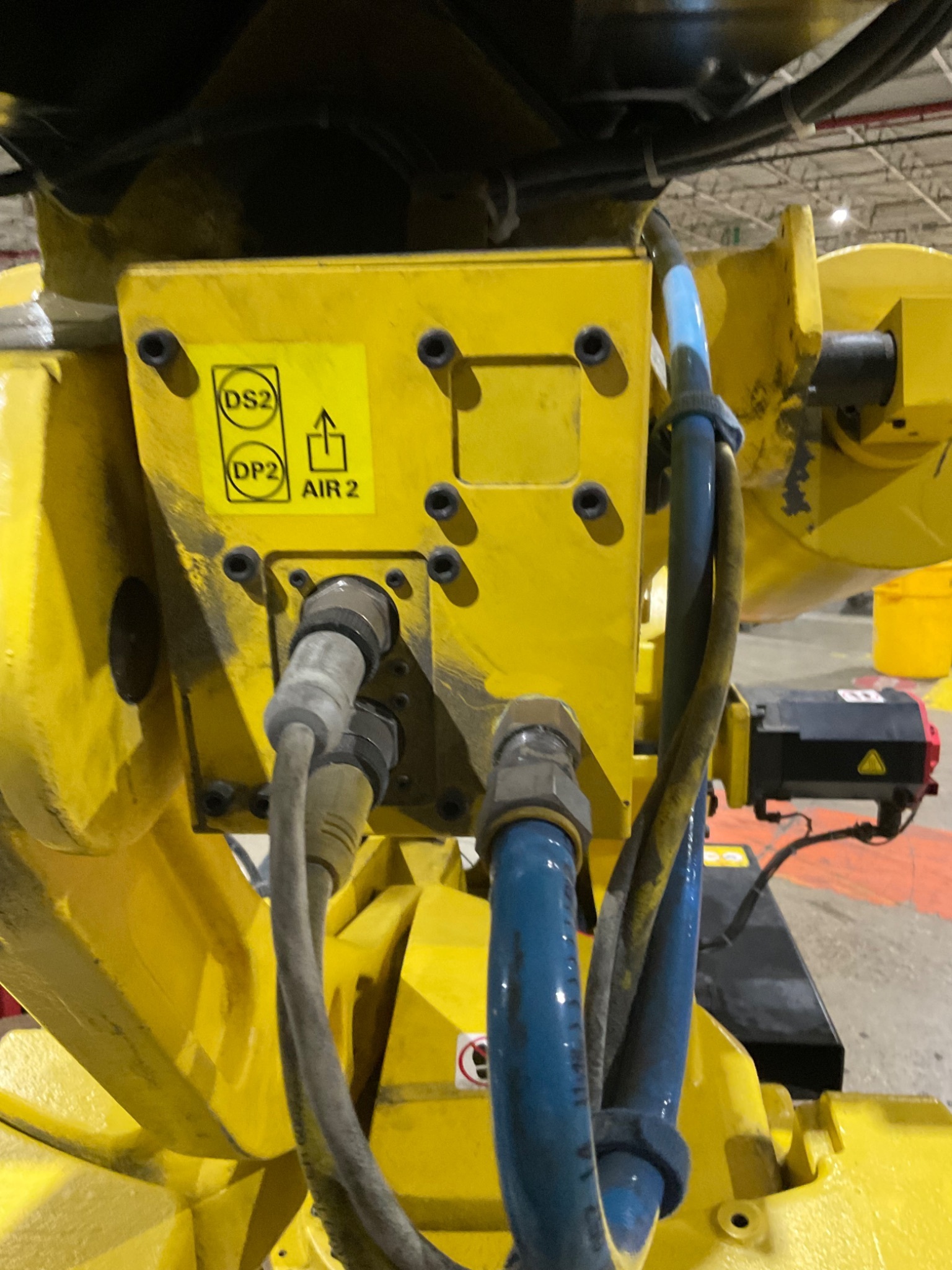 Fanuc M-900iA/400L Robot With Leoni Dress Pack USED ARM ONLY 3