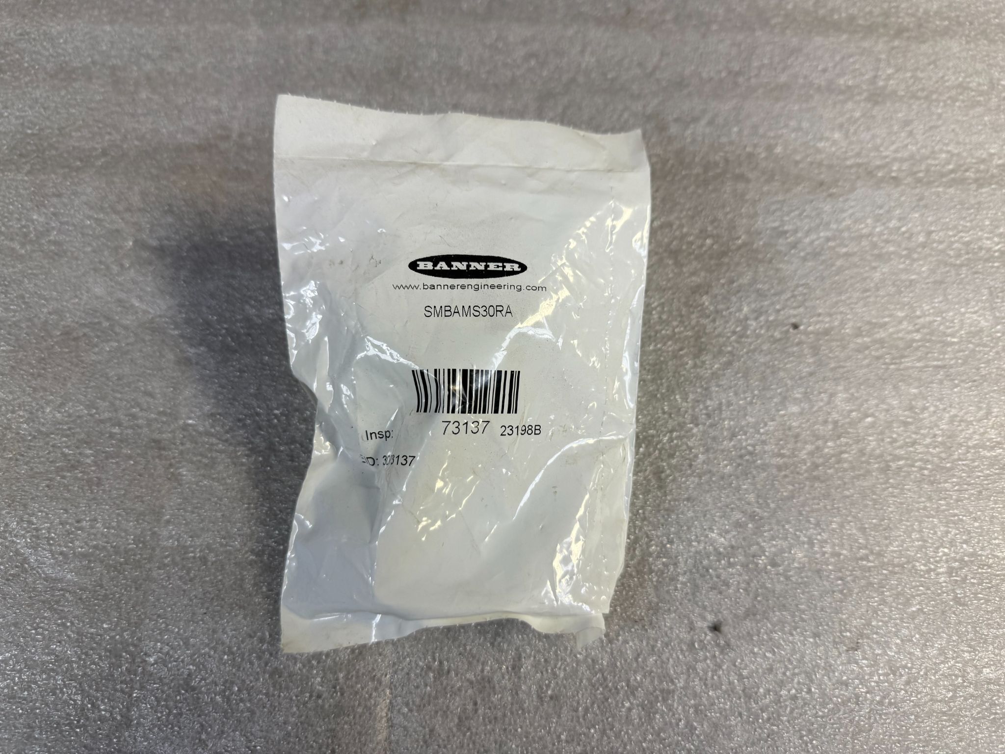 BANNER SMBAMS30RA 30mm Right-Angle Sensor Mounting Bracket NEW 0