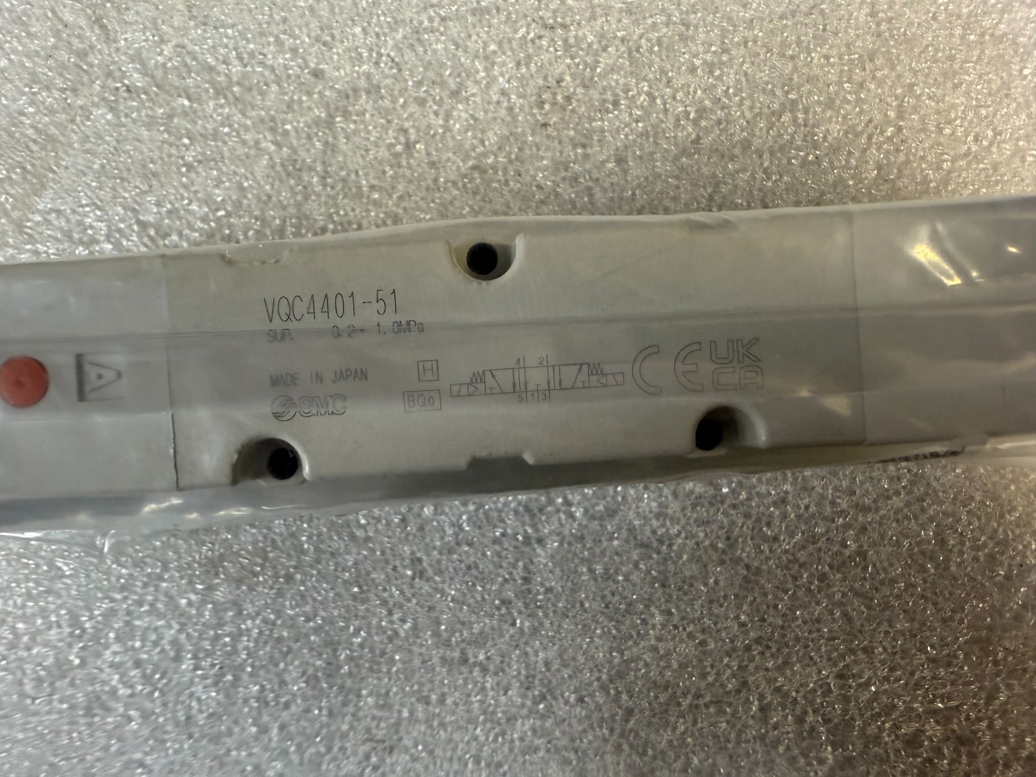 SMC VQC4401‑51 VQC4000 5‑Port Solenoid Valve NEW 2