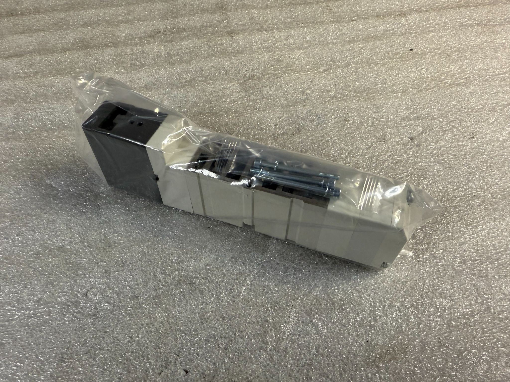 SMC VQC4401‑51 VQC4000 5‑Port Solenoid Valve NEW 3