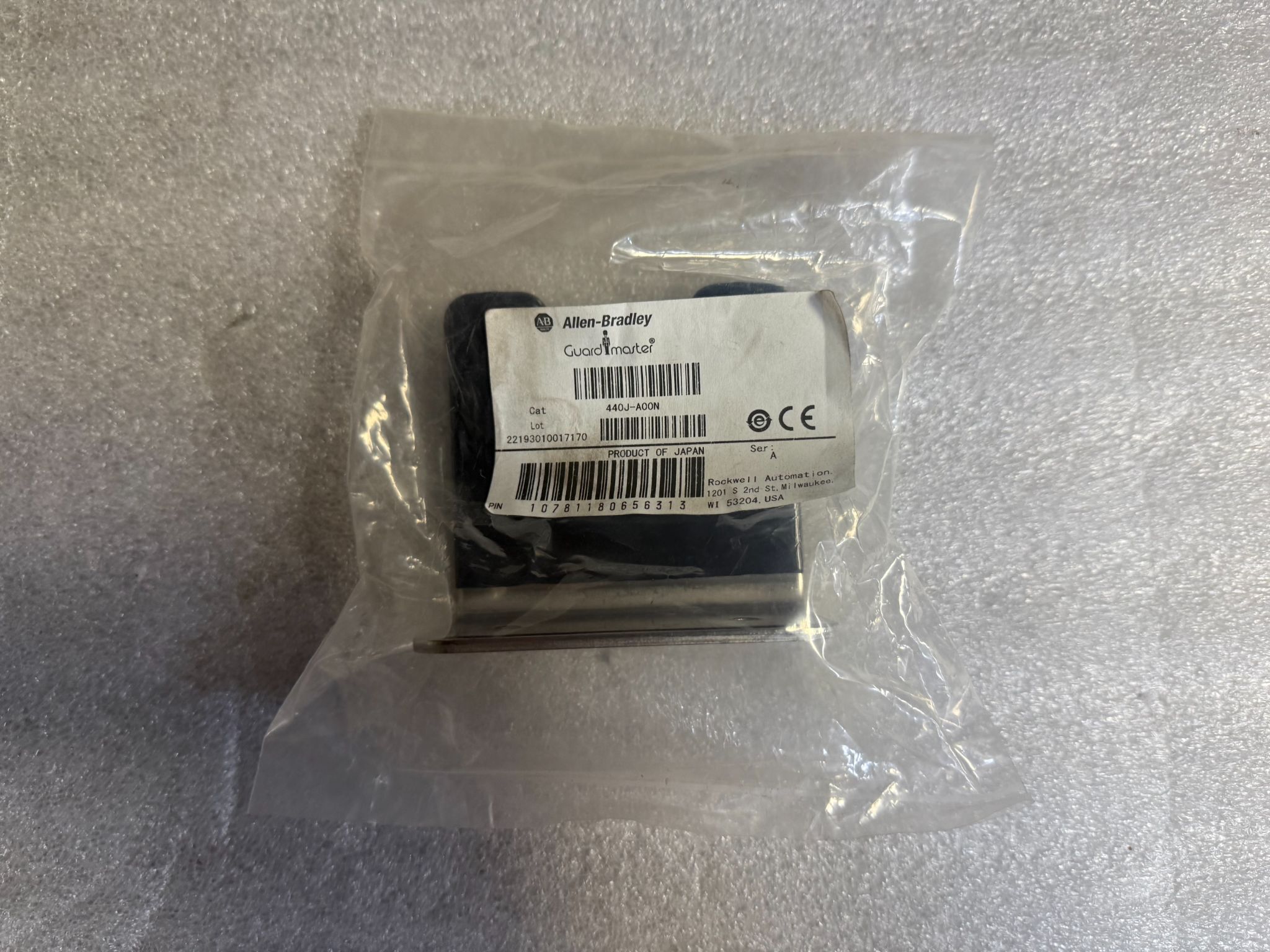 ALLEN BRADLEY 440J-A00N GripSwitch Mounting Bracket NEW 0