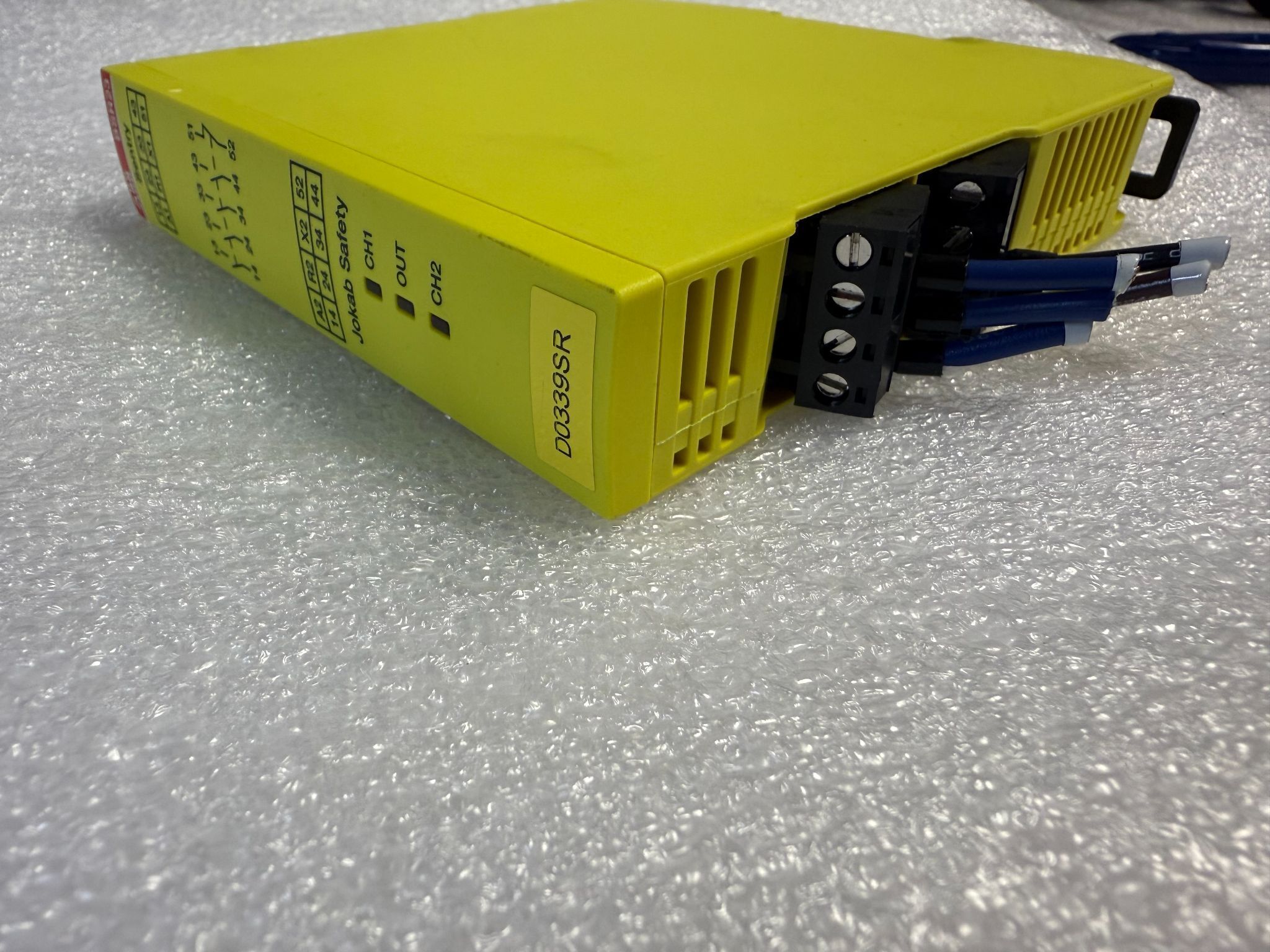 ABB 2TLA010041R0600 Sentry BSR23 Safety Relay USED 1