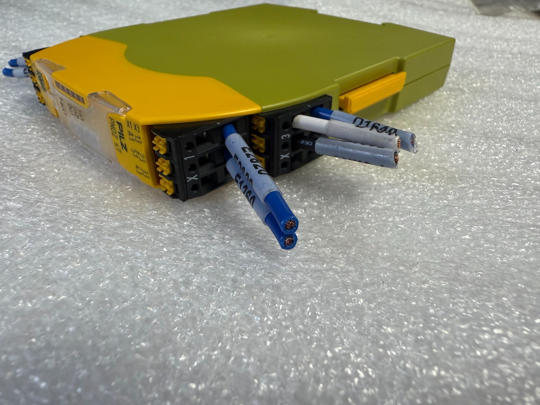 PILZ 751107 PNOZ s7 C Safety Relay USED 2