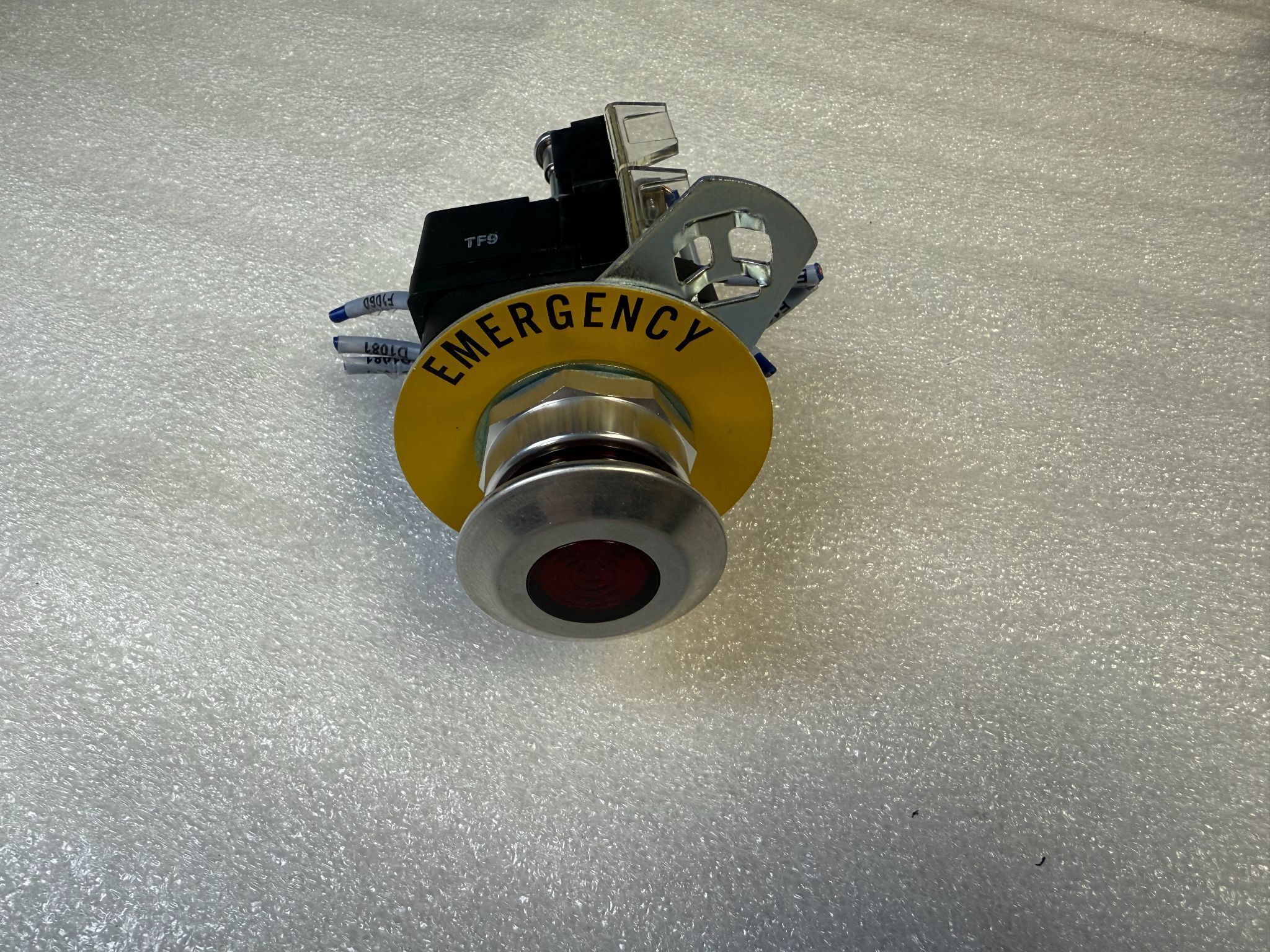 ALLEN BRADLEY 800T-FXQH2RA5 Emergency Stop Pushbutton Switch USED 0