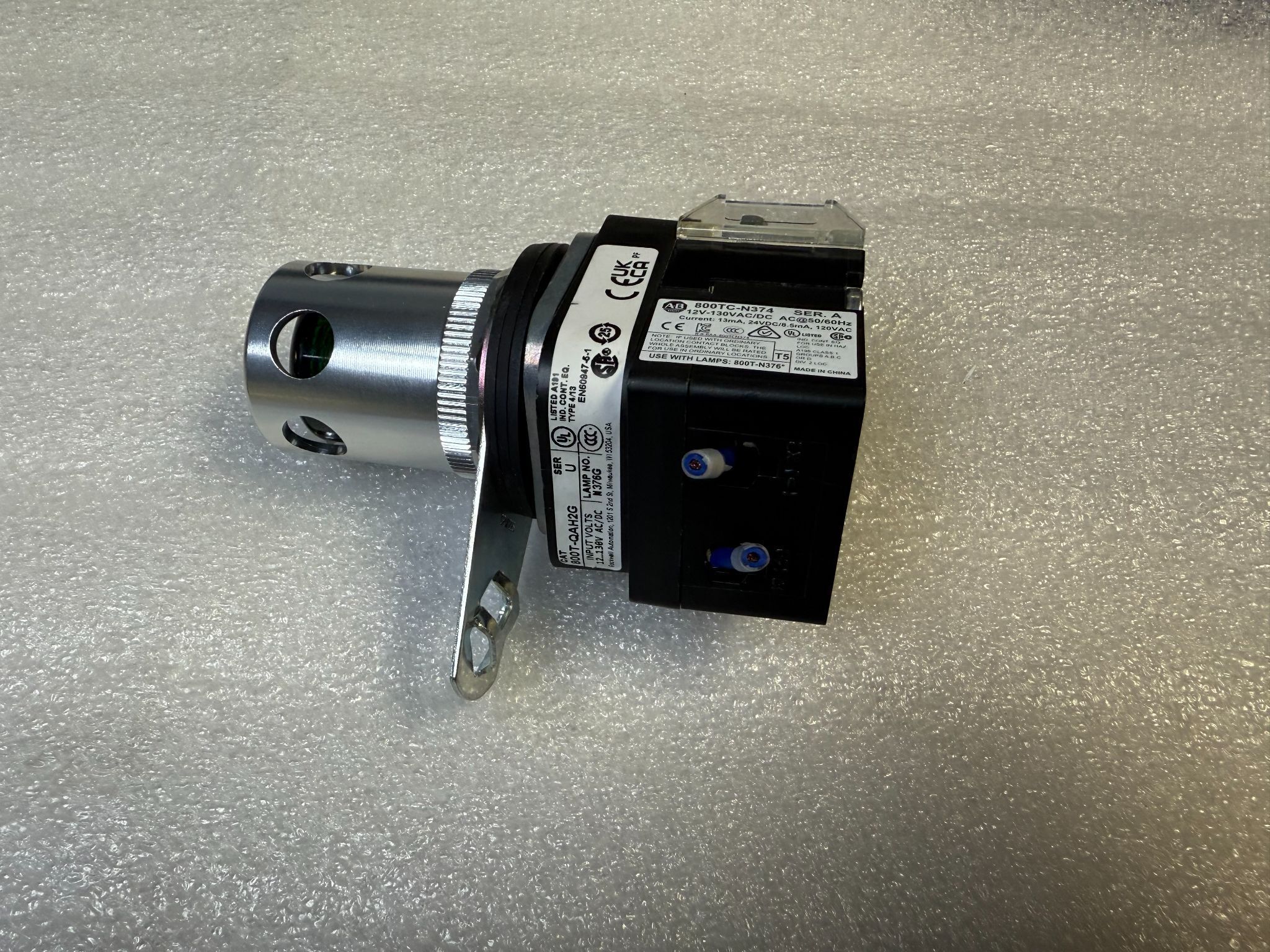 ALLEN BRADLEY 800T-QAH2G Illuminated Pushbutton USED 1