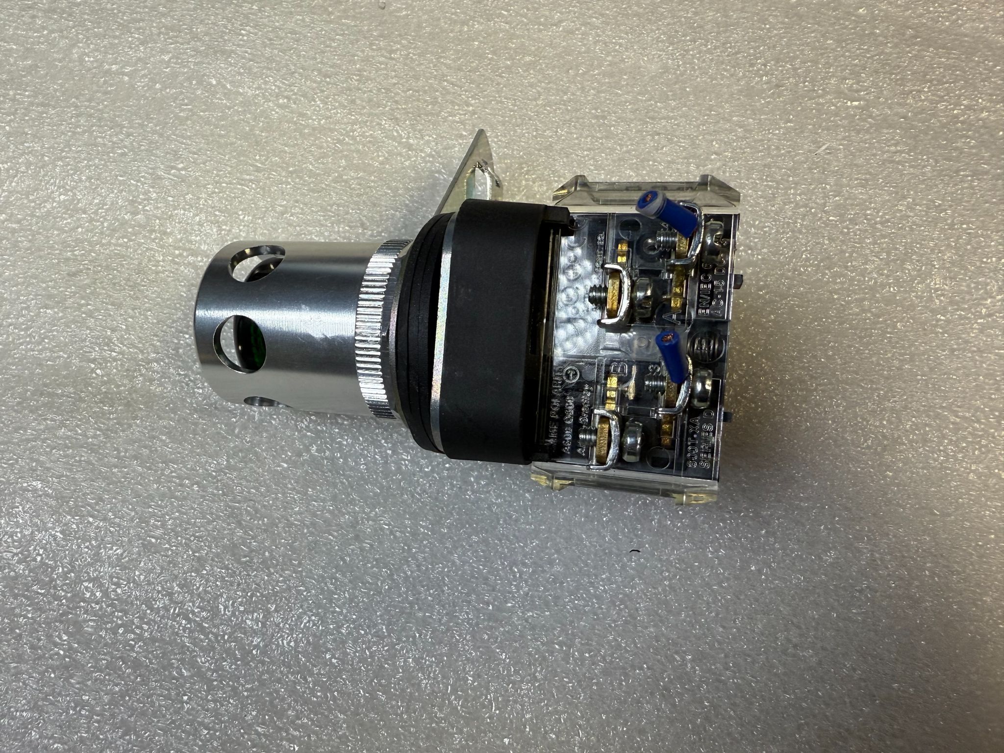 ALLEN BRADLEY 800T-QAH2G Illuminated Pushbutton USED 3