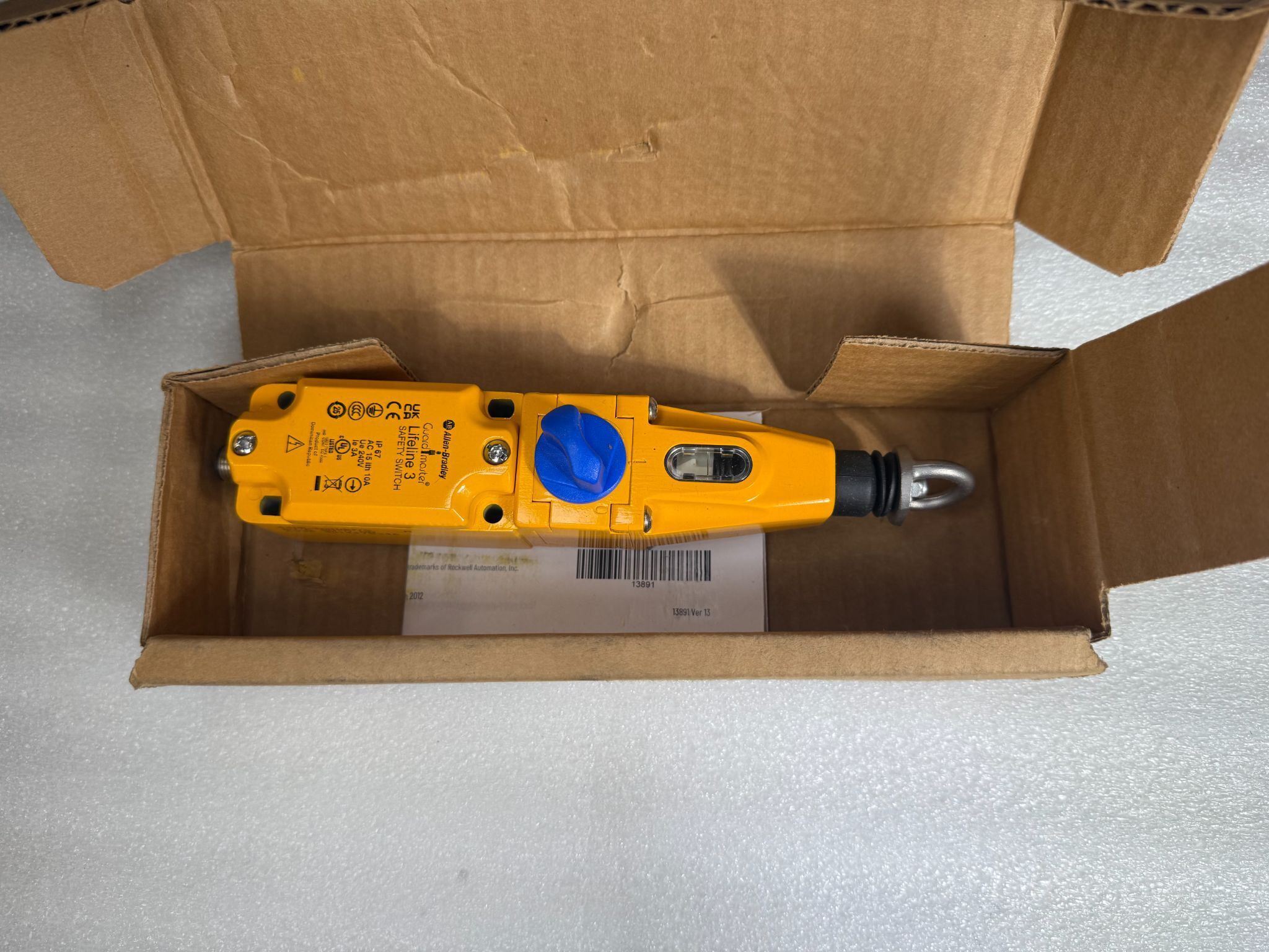 ALLEN BRADLEY 440E-D2NNNYS Guardmaster Lifeline 3 Rope Pull Switch NEW 2