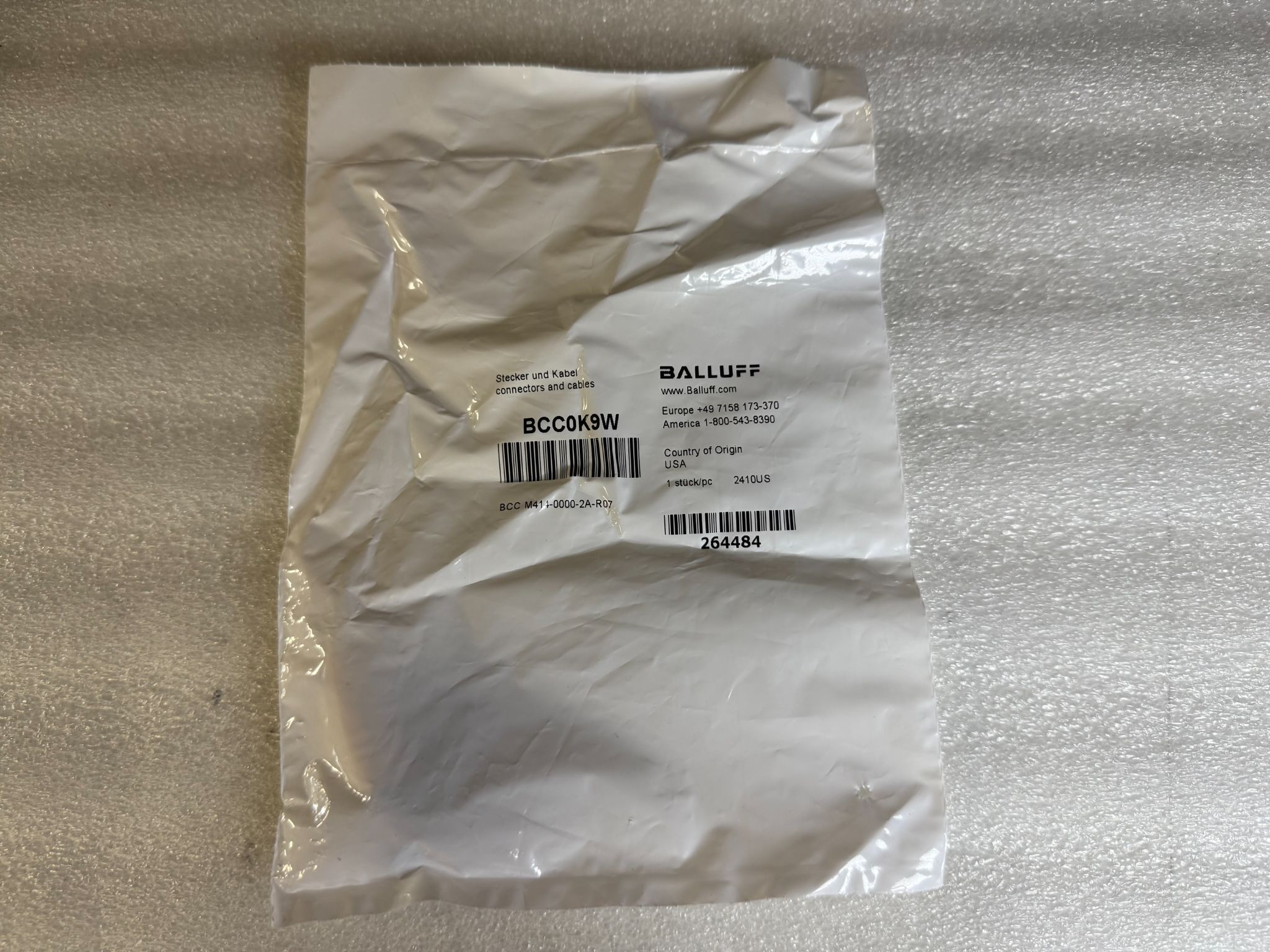 BALLUFF BCC M414-0000-2A-R07 M12 Protective Cap w/ Chain NEW 0