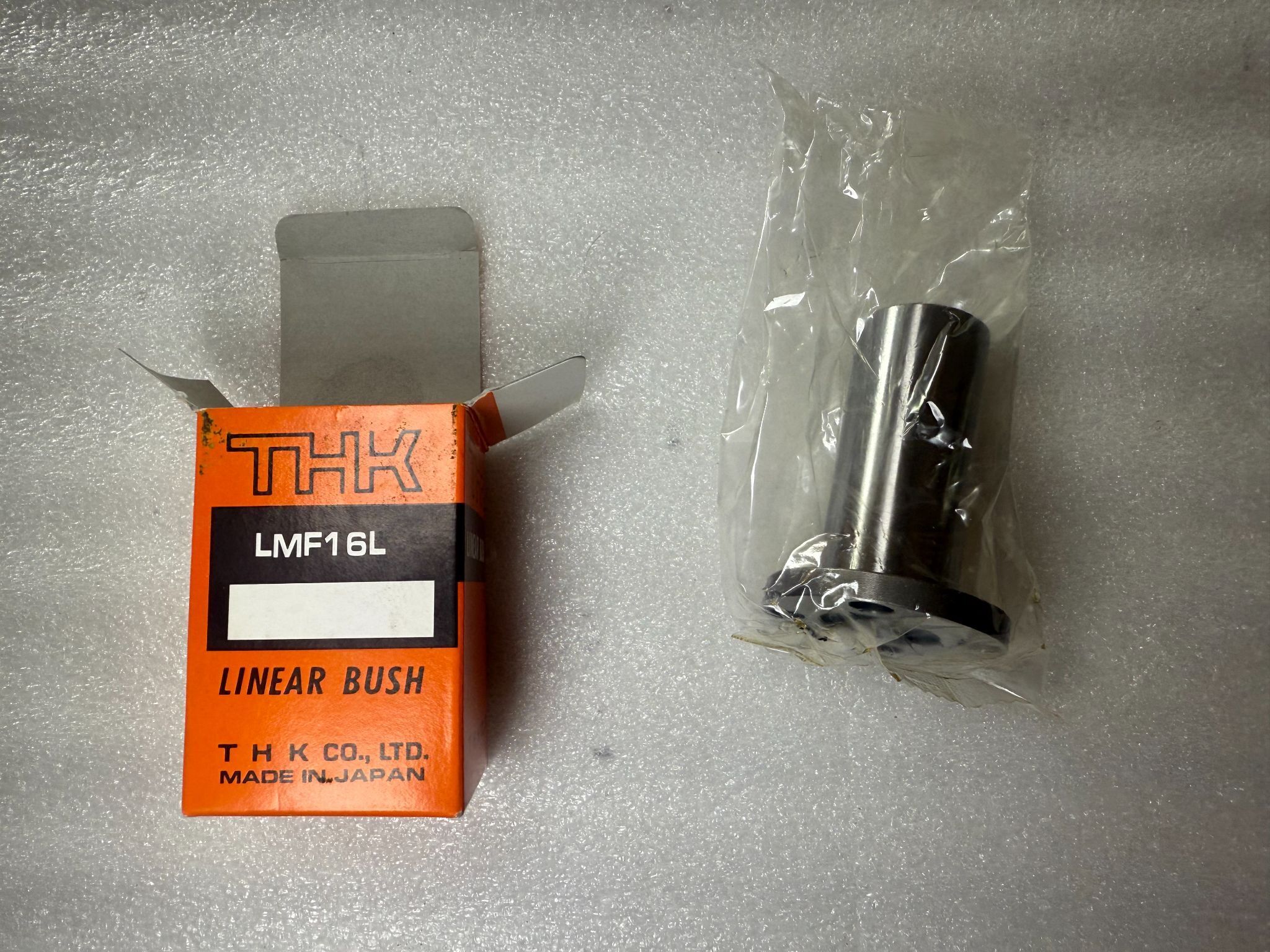 THK LMF16L Flanged Linear Bushing 16mm ID x 28mm OD NEW 1