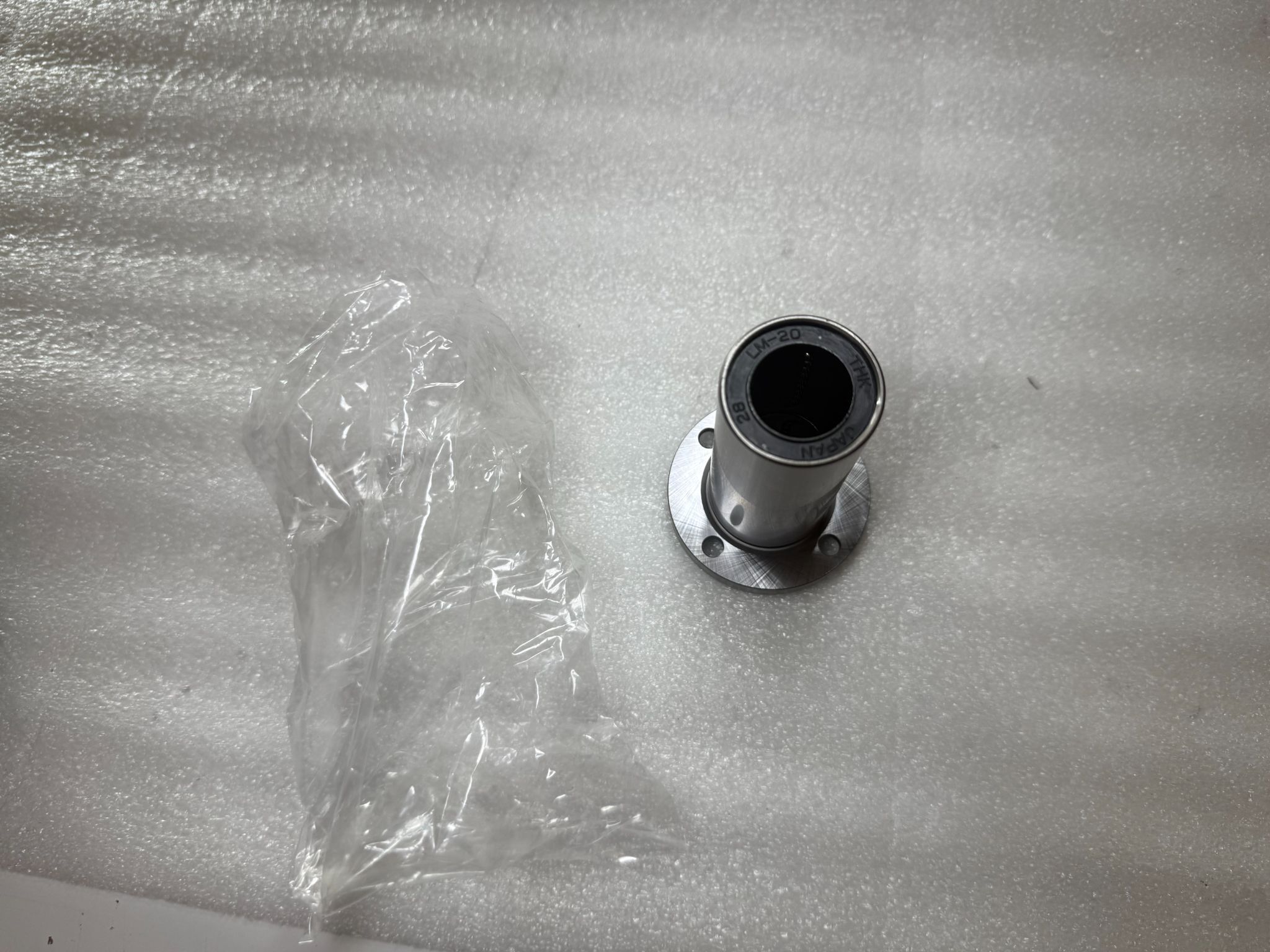 THK LMF20LUU Flanged Linear Bushing 20mm ID x 32mm OD NEW 1