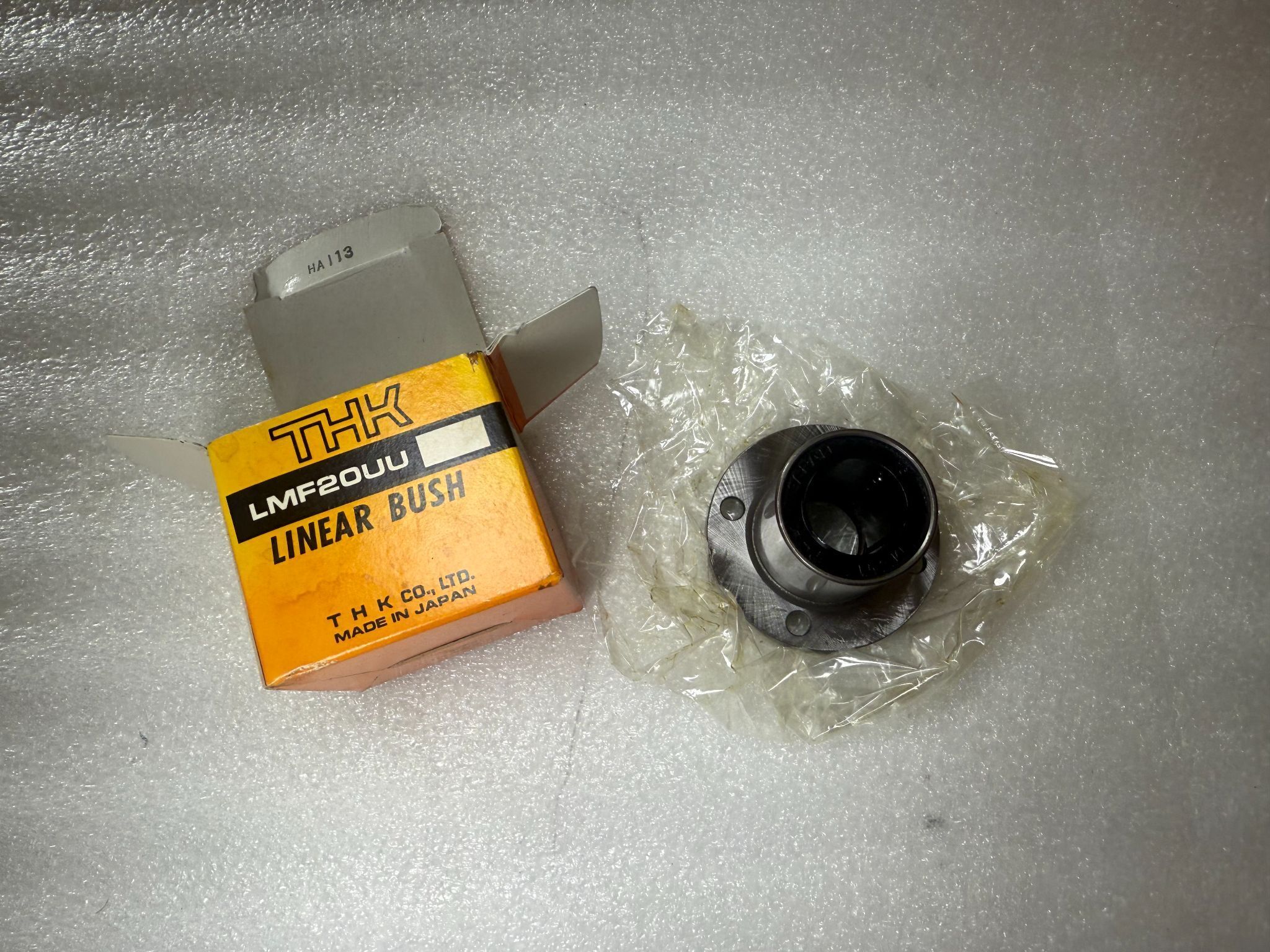THK LMF20UU Flanged Linear Bushing 20mm ID x 32mm OD NEW 1