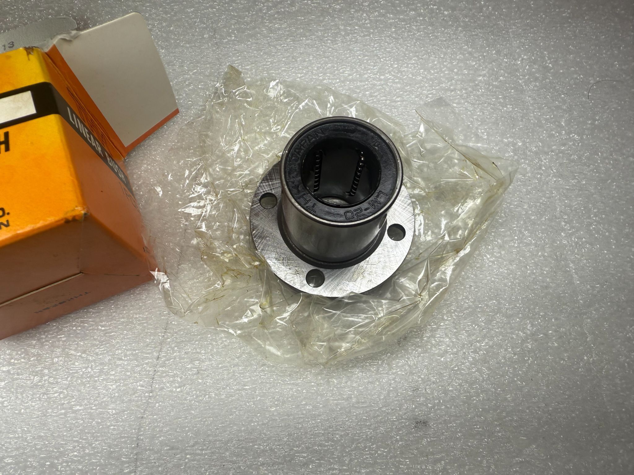 THK LMF20UU Flanged Linear Bushing 20mm ID x 32mm OD NEW 2