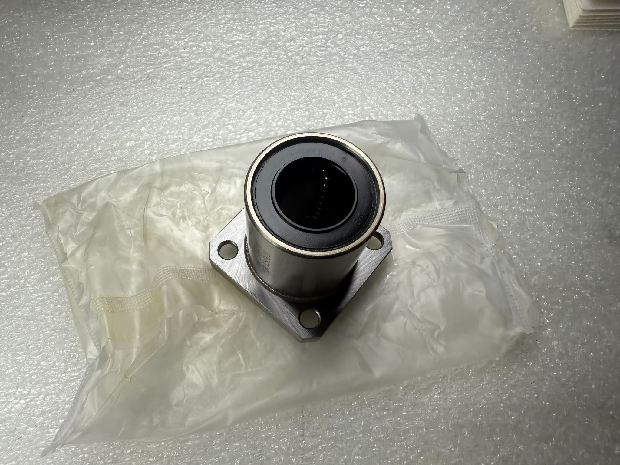 NB SMK16GUU Flanged Linear Bearing 16 mm ID x 28 mm OD NEW 1