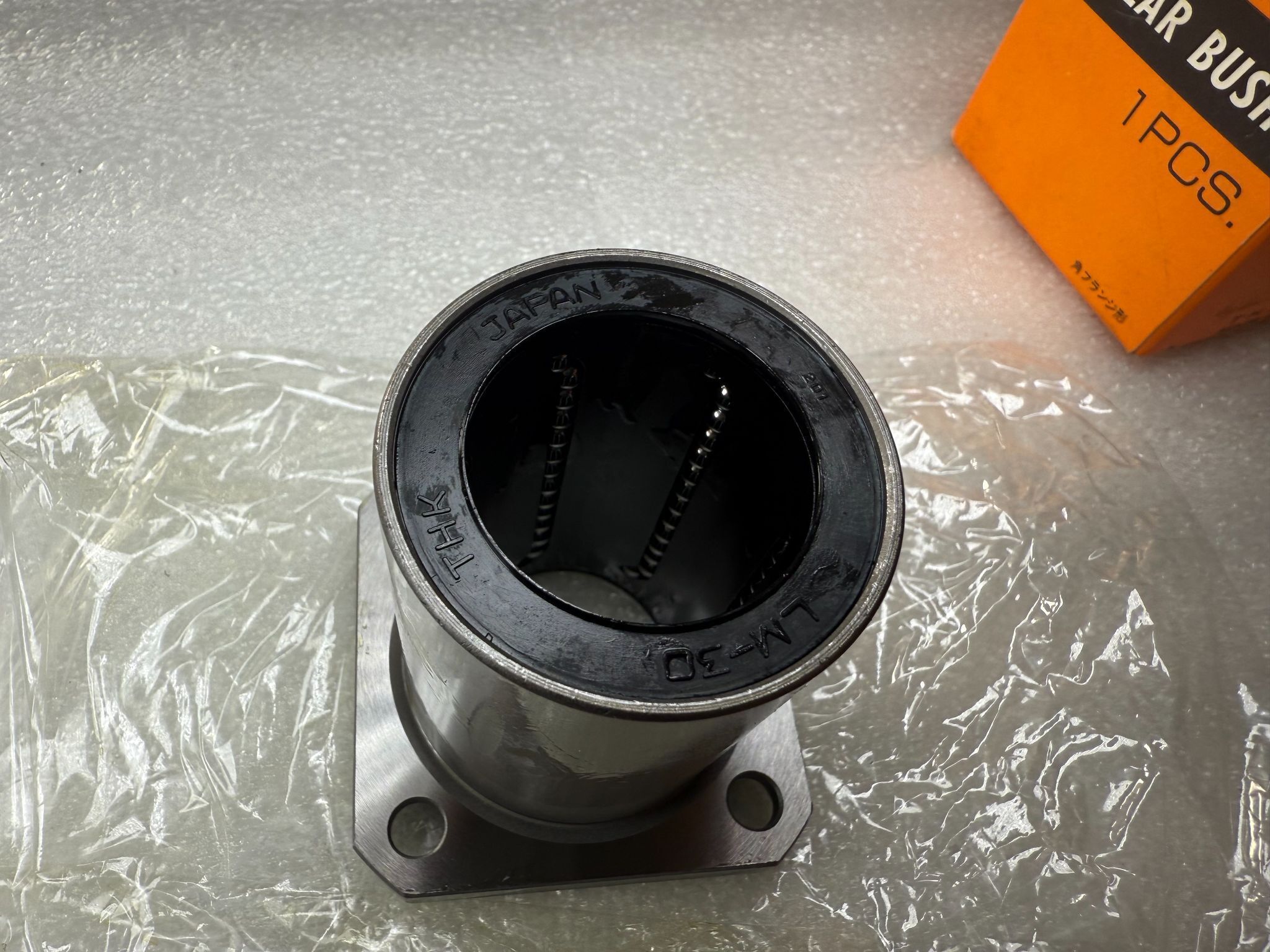 THK LMK25LUU Flanged Linear Bearing 25 mm ID x 40 mm OD NEW 1