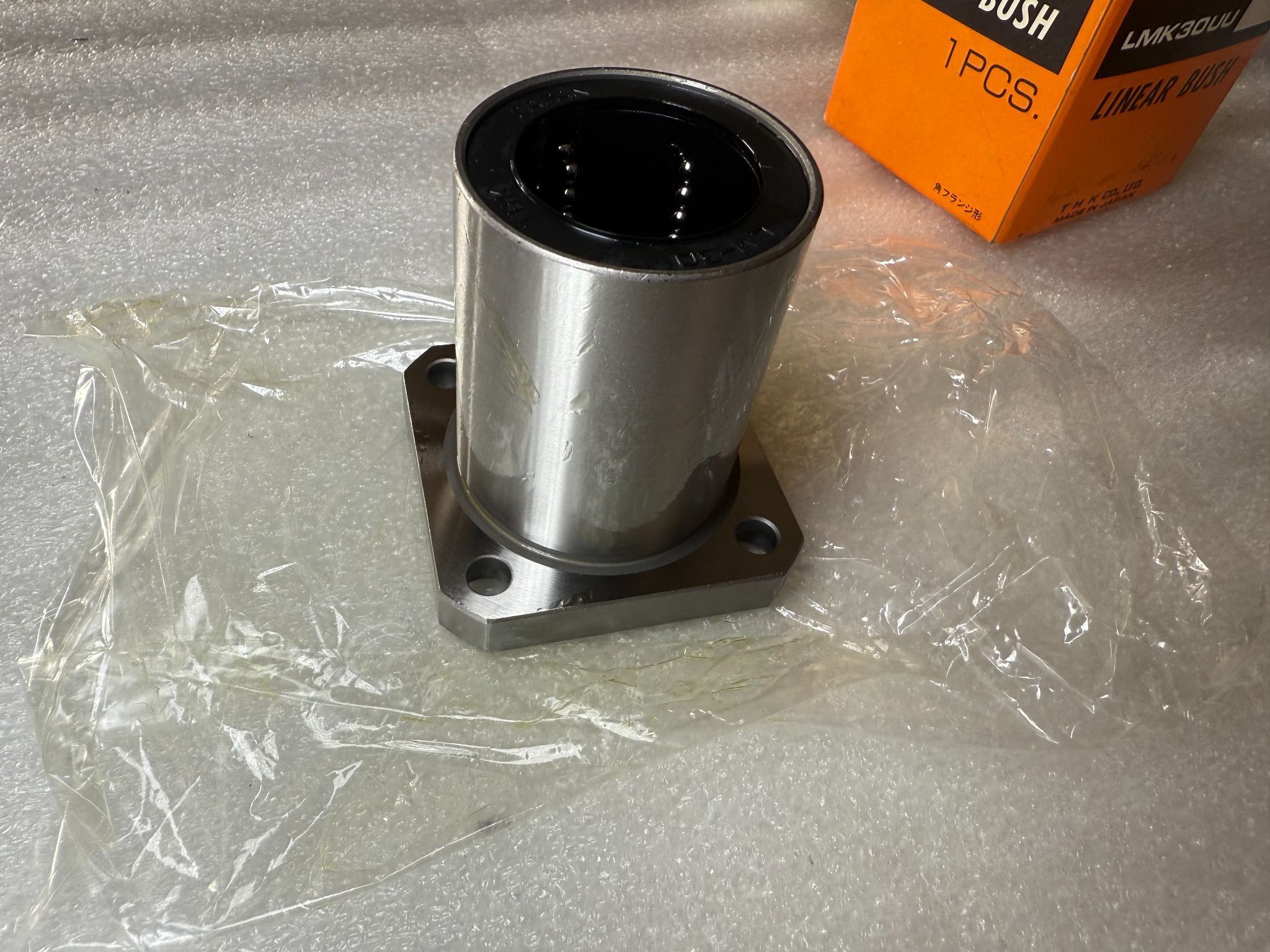 THK LMK25LUU Flanged Linear Bearing 25 mm ID x 40 mm OD NEW 2