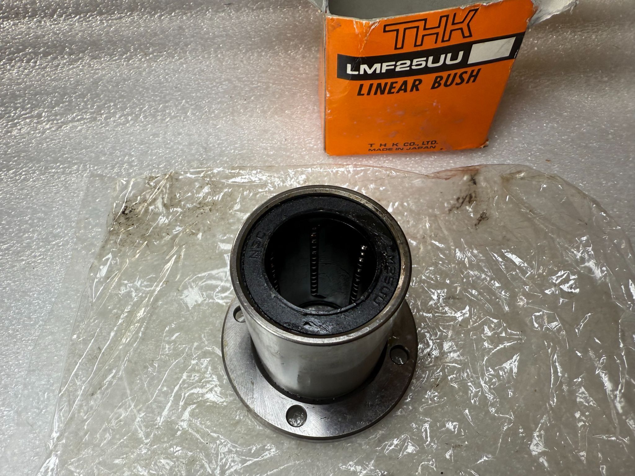 THK LMF25UU Flanged Linear Bearing 25 mm ID x 40 mm OD NEW 1