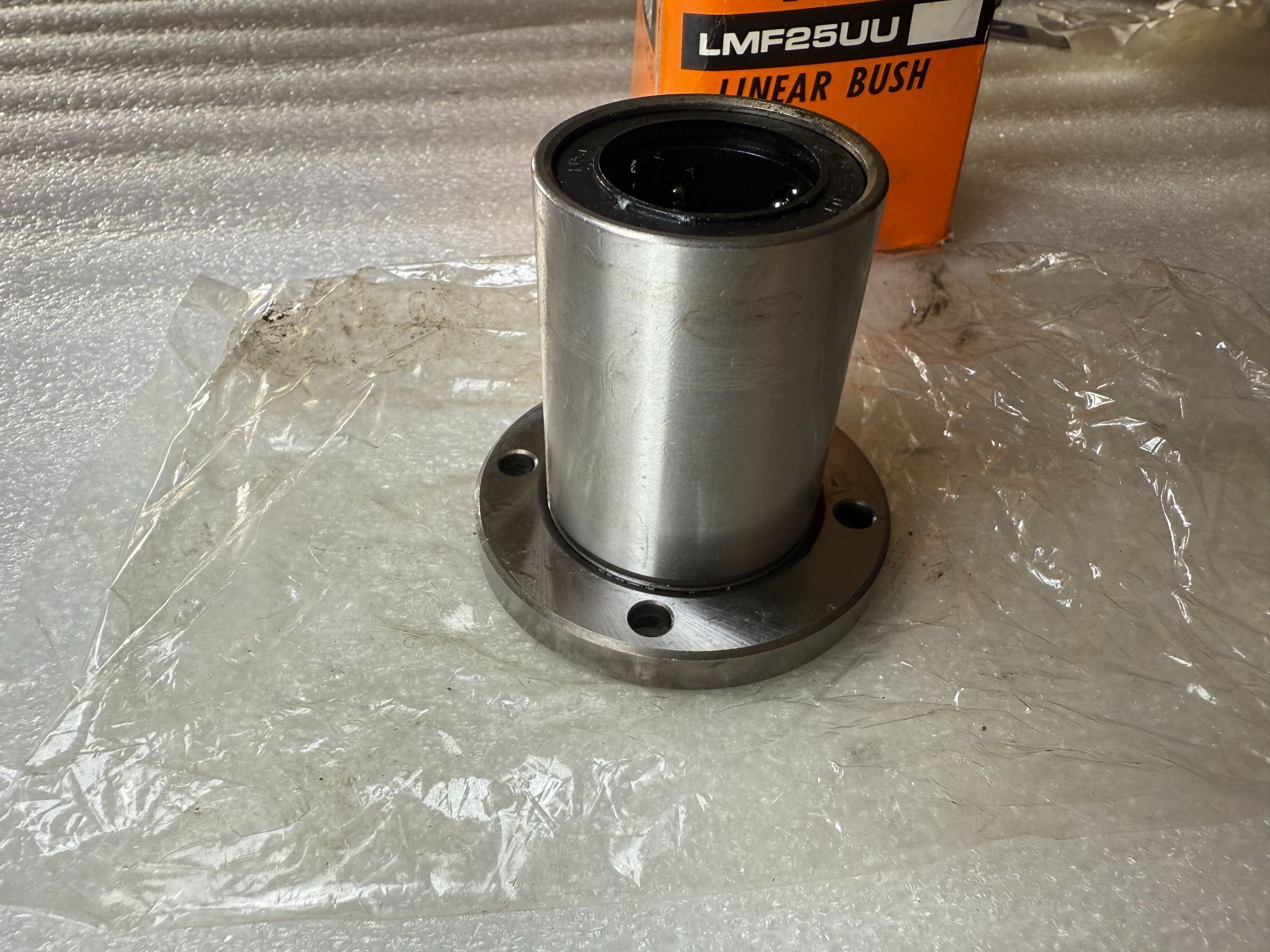 THK LMF25UU Flanged Linear Bearing 25 mm ID x 40 mm OD NEW 2