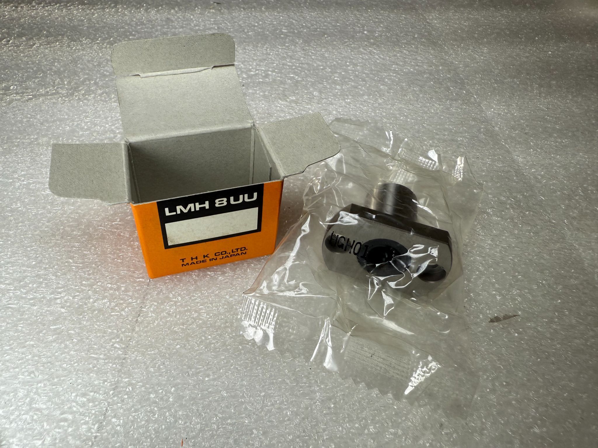 THK LMH8UU Flanged Linear Bushing NEW 1