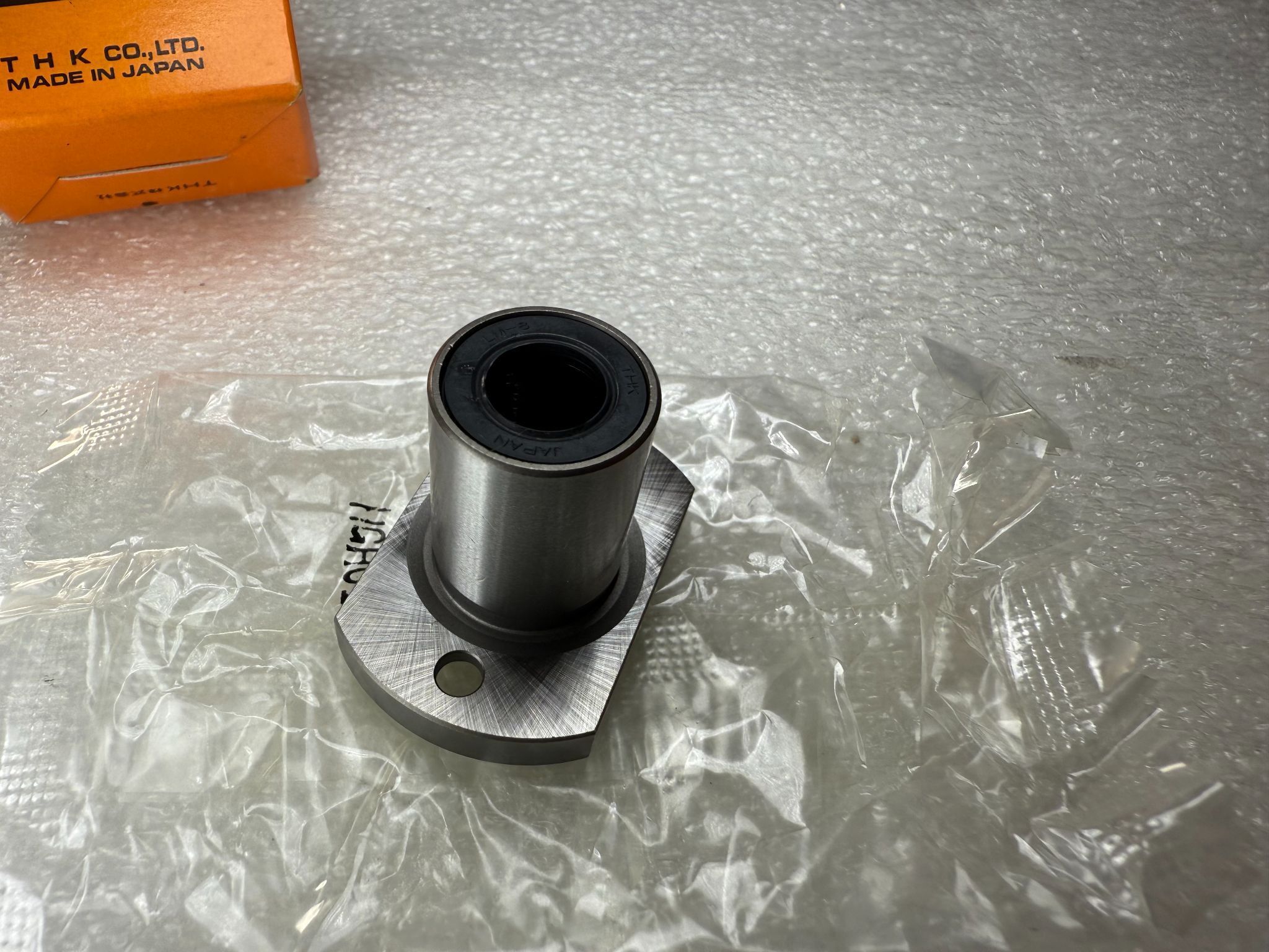 THK LMH8UU Flanged Linear Bushing NEW 2
